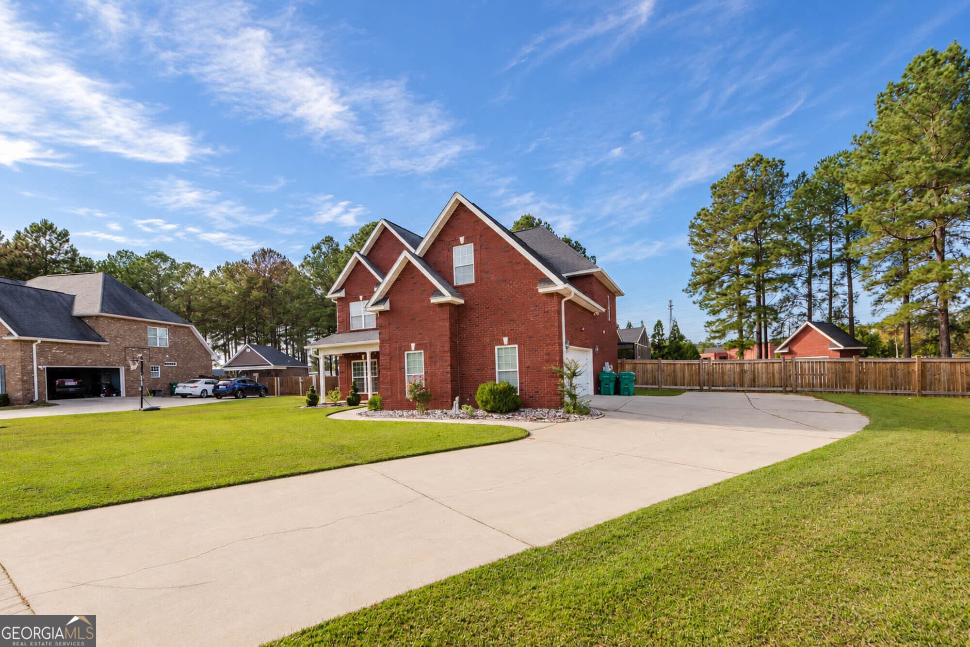 4 bedroom, 3.5 bathroom, 2,845 sq ft single family residence for sale at 606 Foxborough Lane, Bonaire, GA 31005 — photo 2