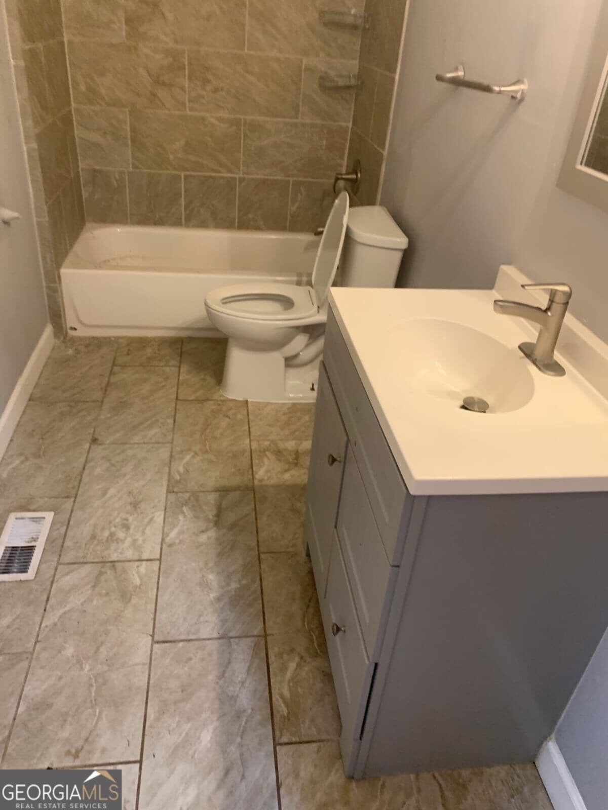 5 bedroom, 4 bathroom, 3,781 sq ft single family residence for rent at 2138 Donald Lee Hollowell Parkway, Atlanta, GA 30318 for $2,600 a month — photo 2