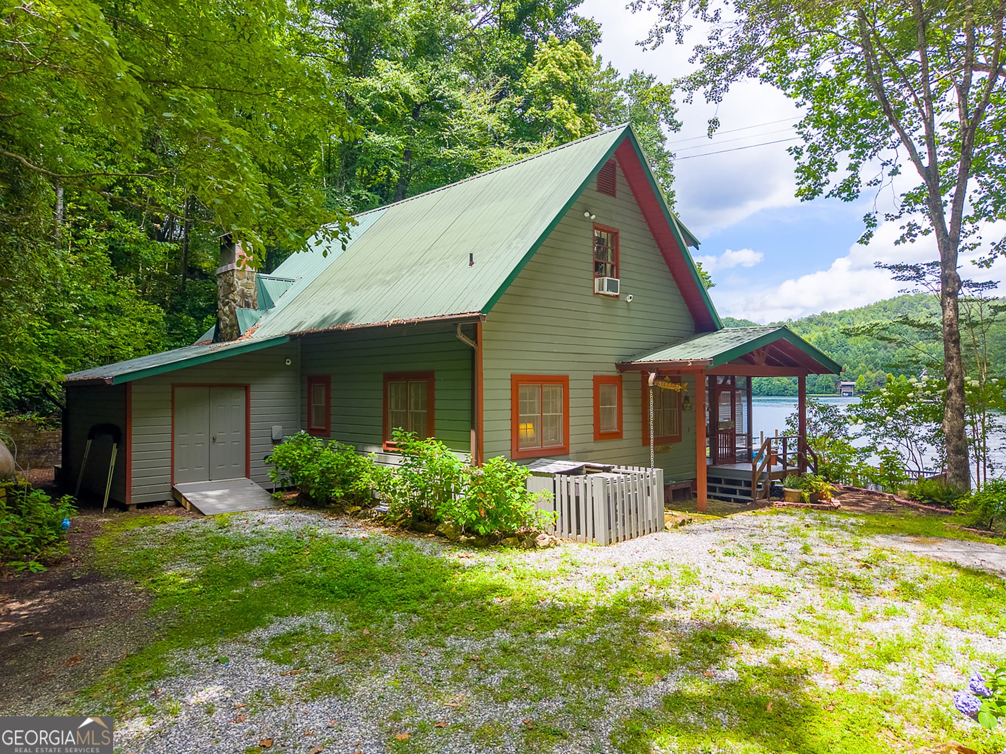 4 bedroom, 3 bathroom, 1,368 sq ft cabin,single family residence under contract at 817 E Wildcat Road, Clarkesville, GA 30523 — photo 6