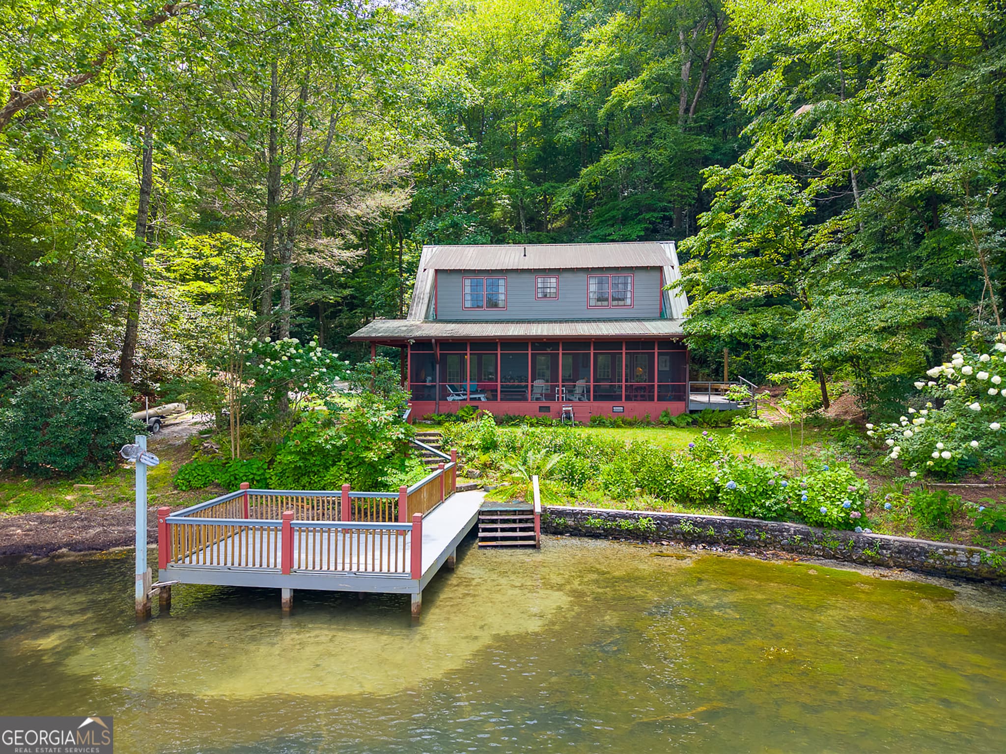 4 bedroom, 3 bathroom, 1,368 sq ft cabin,single family residence under contract at 817 E Wildcat Road, Clarkesville, GA 30523 — photo 3