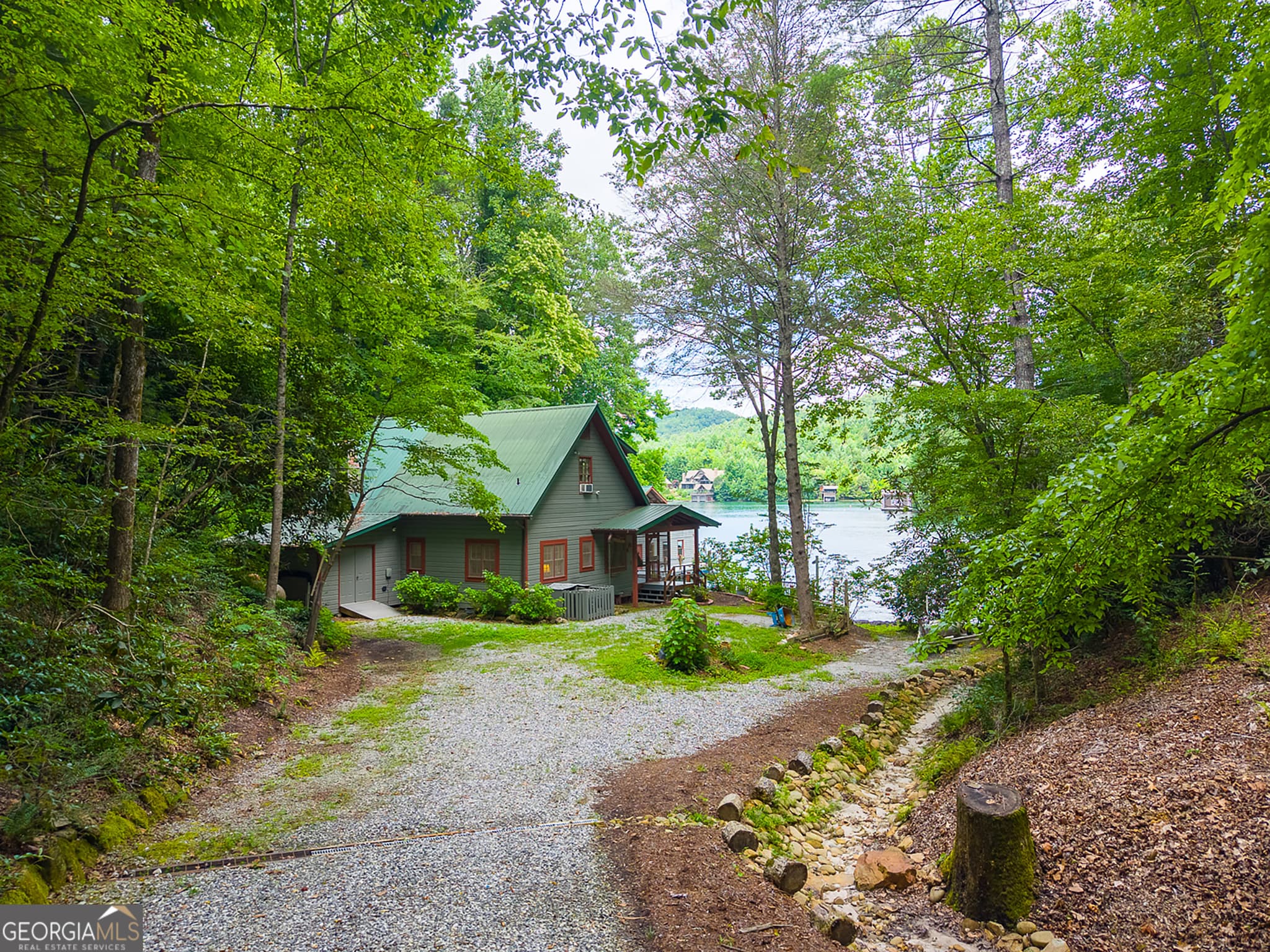 4 bedroom, 3 bathroom, 1,368 sq ft cabin,single family residence under contract at 817 E Wildcat Road, Clarkesville, GA 30523 — photo 5