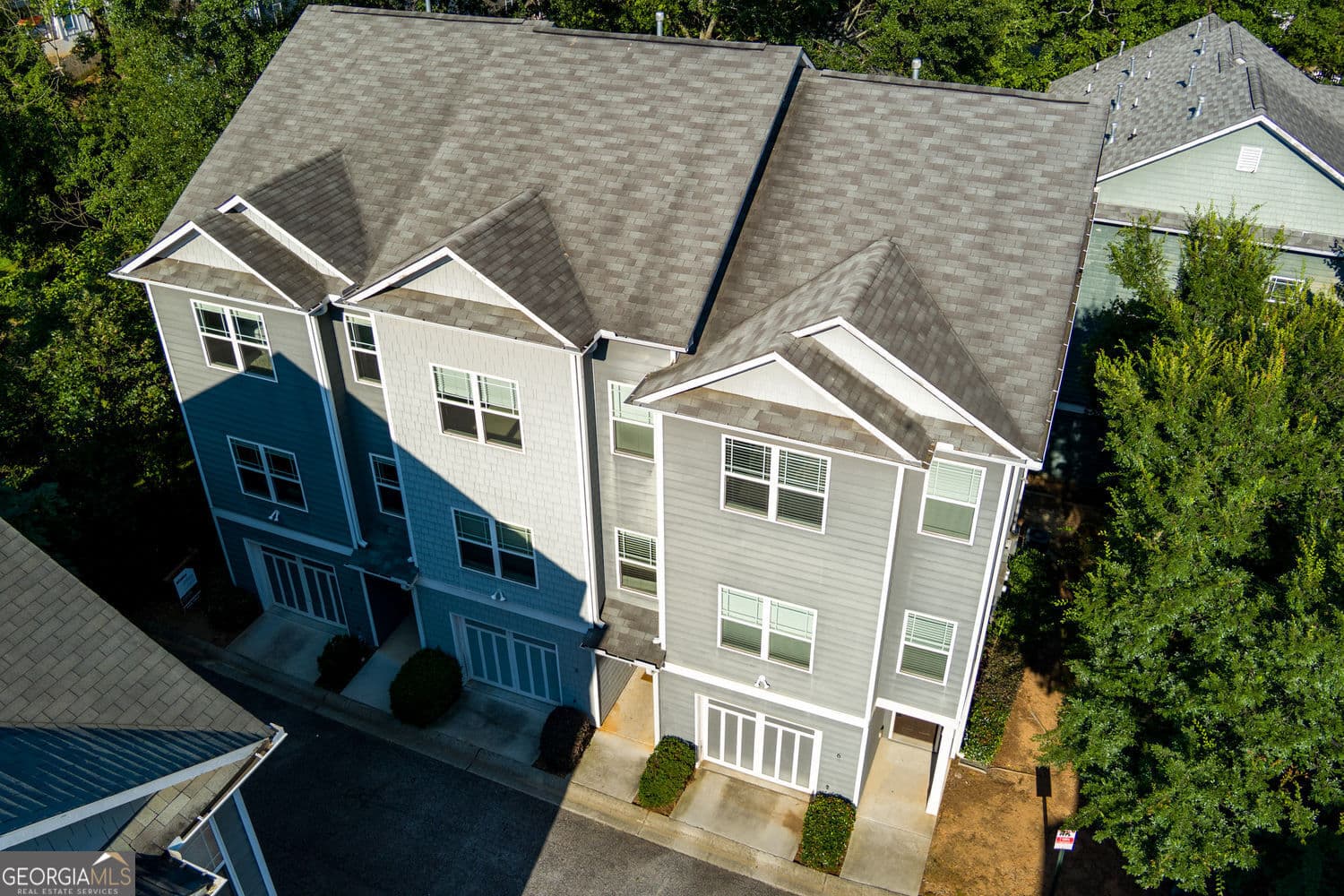2 bedroom, 2.5 bathroom, 1,306 sq ft townhouse for sale at 1365 Memorial Drive 5, Atlanta, GA 30317 — photo 2