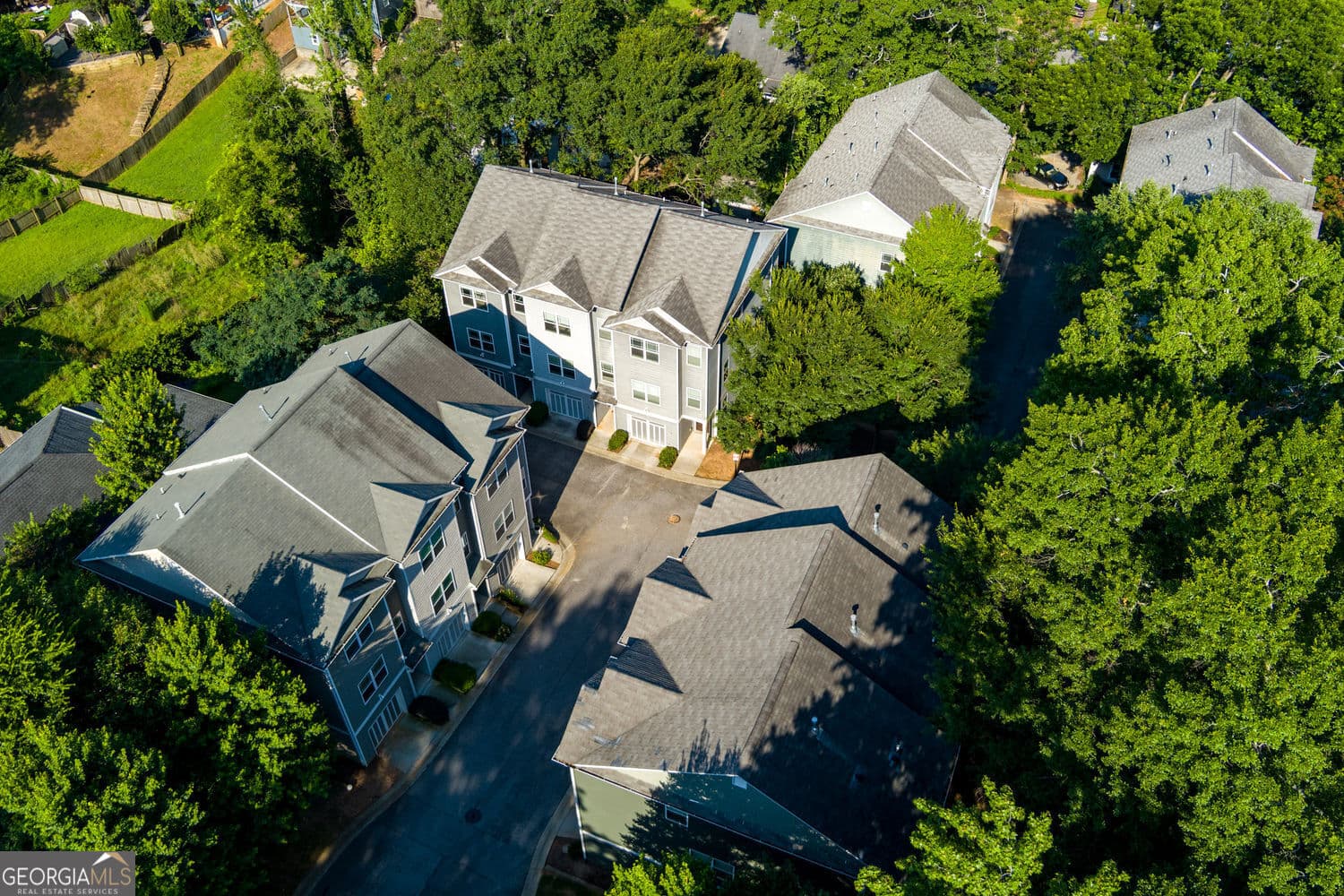 2 bedroom, 2.5 bathroom, 1,306 sq ft townhouse for sale at 1365 Memorial Drive 5, Atlanta, GA 30317 — photo 3