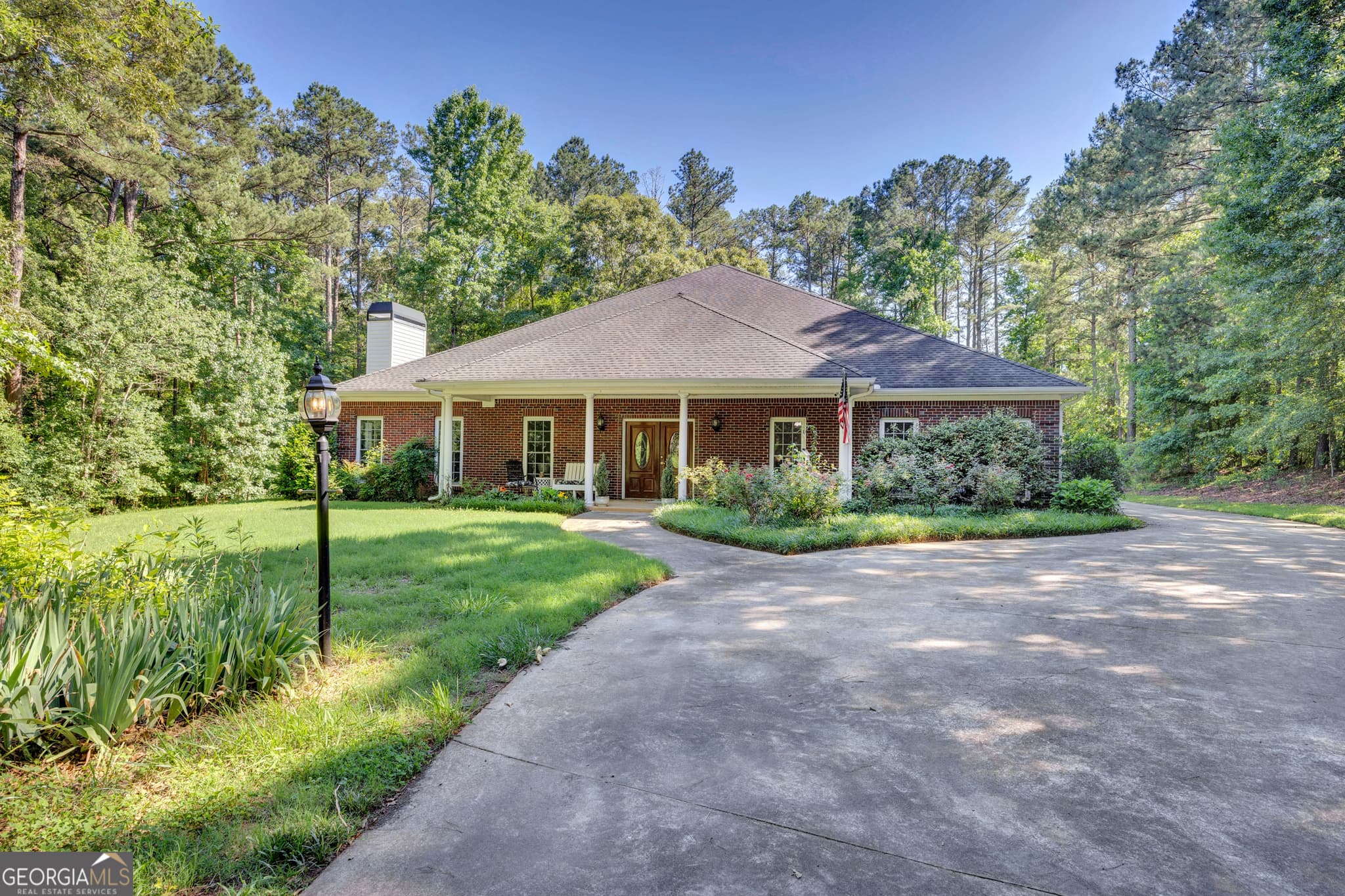 3 bedroom, 3.5 bathroom, 3,540 sq ft single family residence sold at 190 Oak Hill Circle, Covington, GA 30016