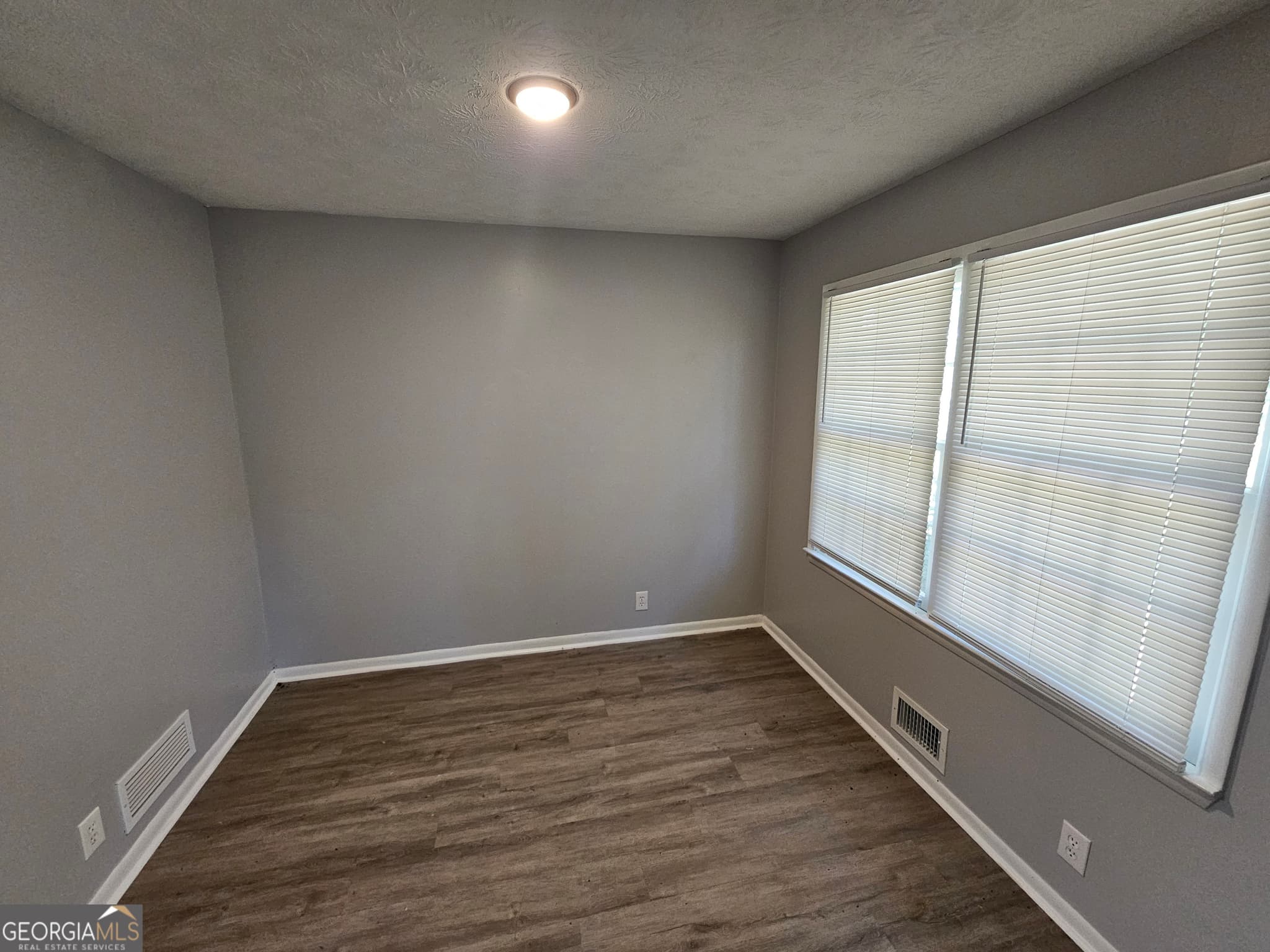 3 bedroom, 2 bathroom, 1,777 sq ft single family residence for sale at 2858 Davidson Drive 2858, Lithonia, GA 30058 — photo 6