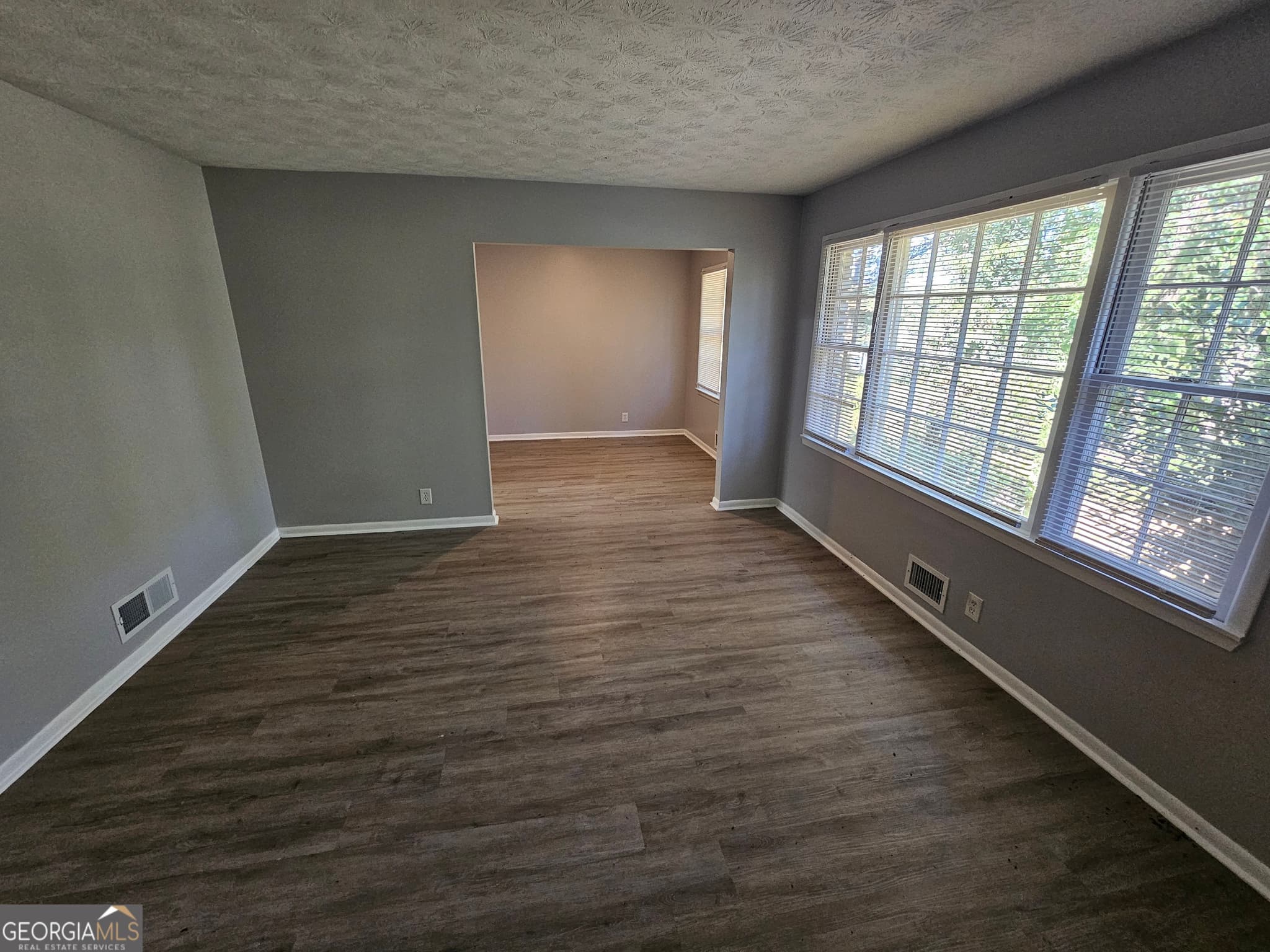 3 bedroom, 2 bathroom, 1,777 sq ft single family residence for sale at 2858 Davidson Drive 2858, Lithonia, GA 30058 — photo 4