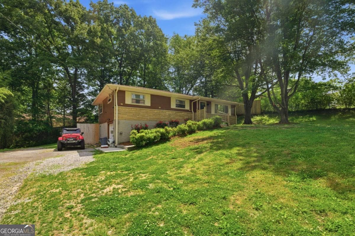 3 bedroom, 2 bathroom single family residence for sale at 1004 W Lewis Street, Rossville, GA 30741 — photo 3