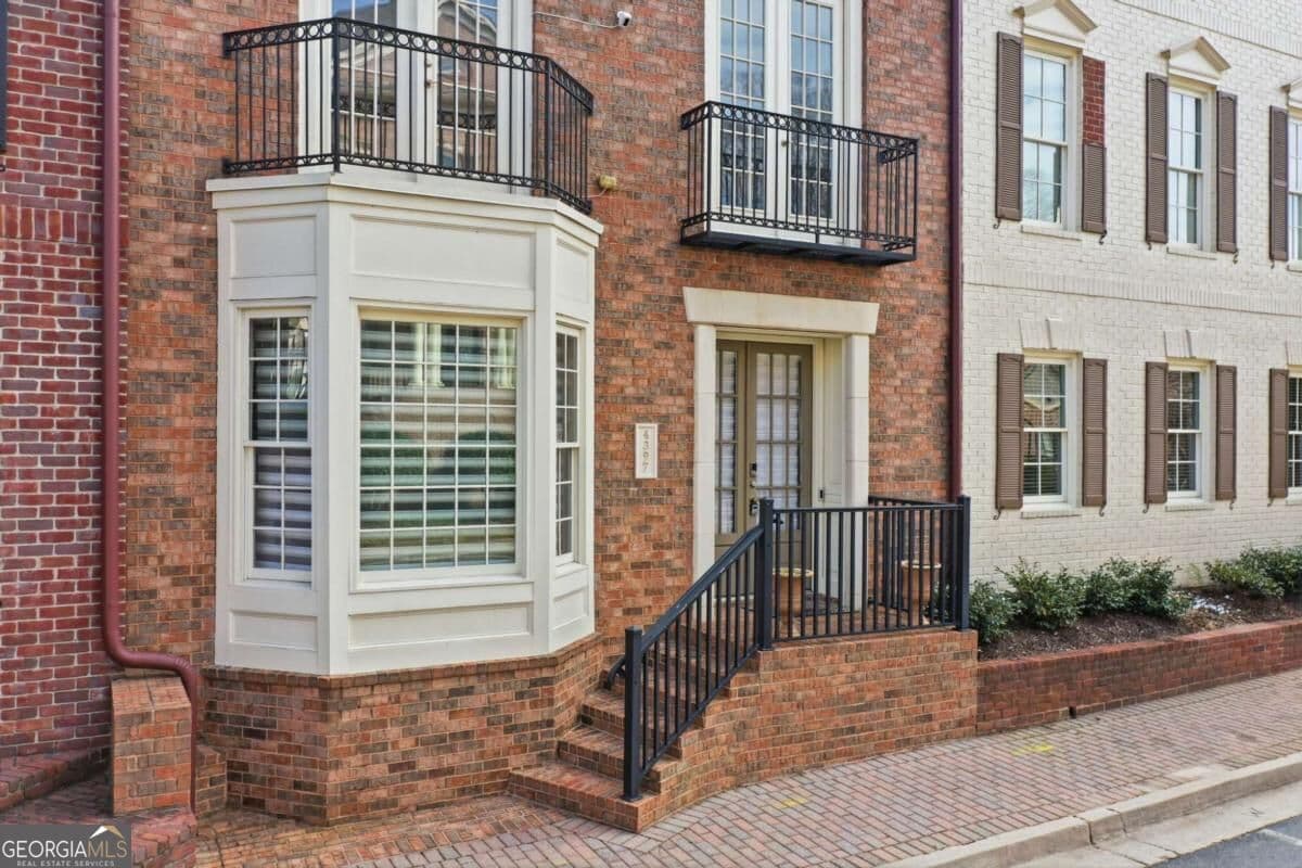 3 bedroom, 4.5 bathroom, 4,312 sq ft townhouse for sale at 4397 Bridgehaven Drive 7, Smyrna, GA 30080 — photo 2