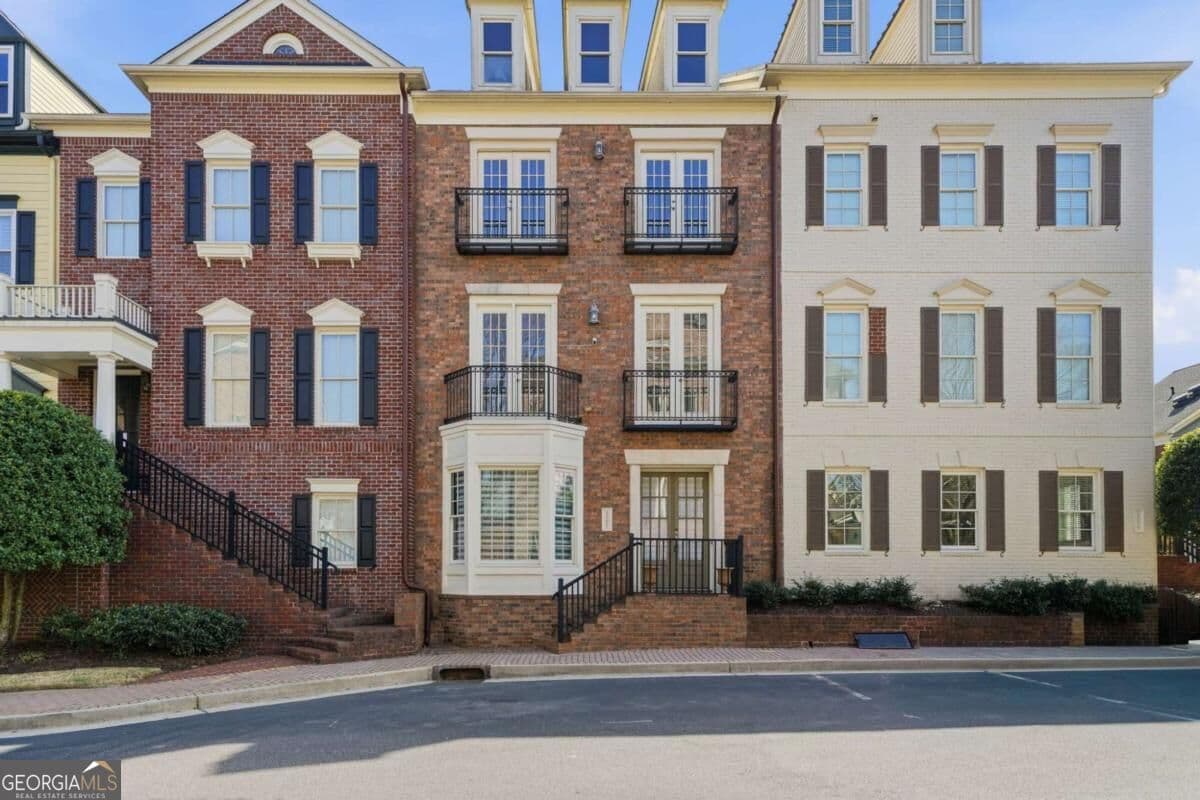 3 bedroom, 4.5 bathroom, 4,312 sq ft townhouse for sale at 4397 Bridgehaven Drive 7, Smyrna, GA 30080 — photo 1 of 51