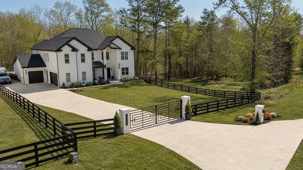 5 bedroom, 4.5 bathroom, 5,961 sq ft single family residence for sale at 1017 Fleeman Road, Hoschton, GA 30548 — photo 3