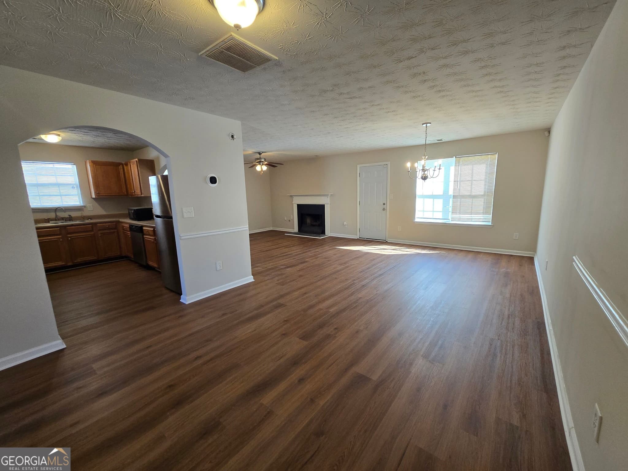 3 bedroom, 2.5 bathroom, 1,936 sq ft single family residence for rent at 5636 One Lake Way, Atlanta, GA 30349 for $2,050 a month — photo 3