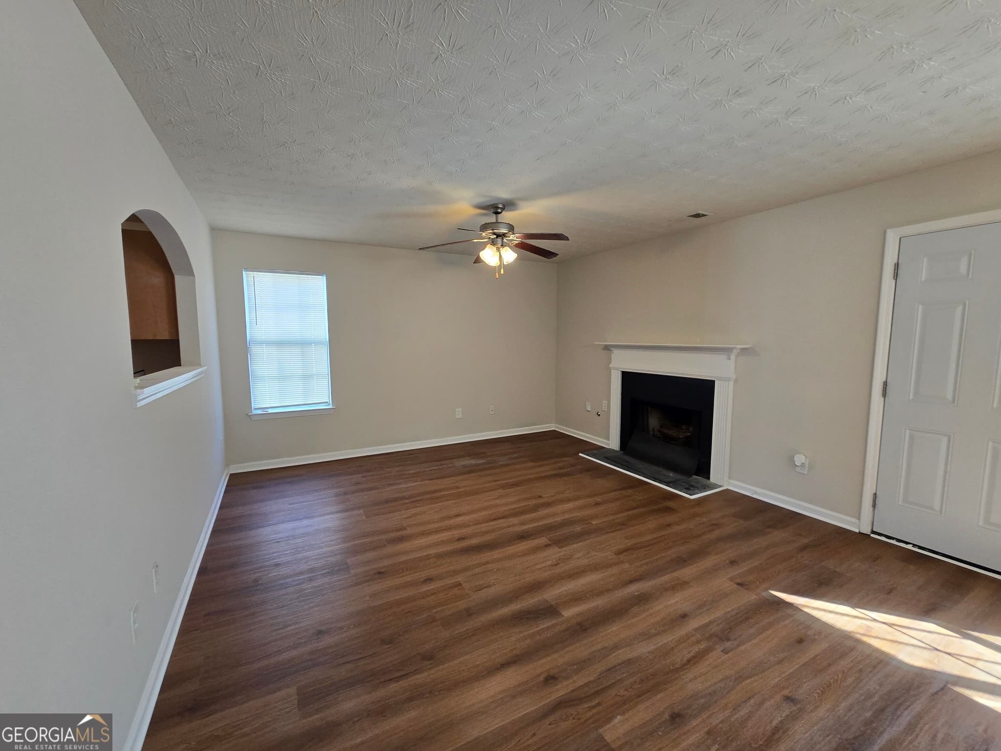 3 bedroom, 2.5 bathroom, 1,936 sq ft single family residence for rent at 5636 One Lake Way, Atlanta, GA 30349 for $2,050 a month — photo 5