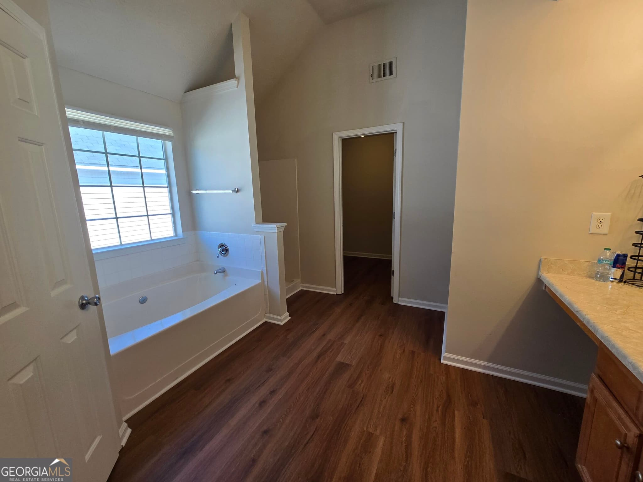 3 bedroom, 2.5 bathroom, 1,936 sq ft single family residence for rent at 5636 One Lake Way, Atlanta, GA 30349 for $2,050 a month — photo 8
