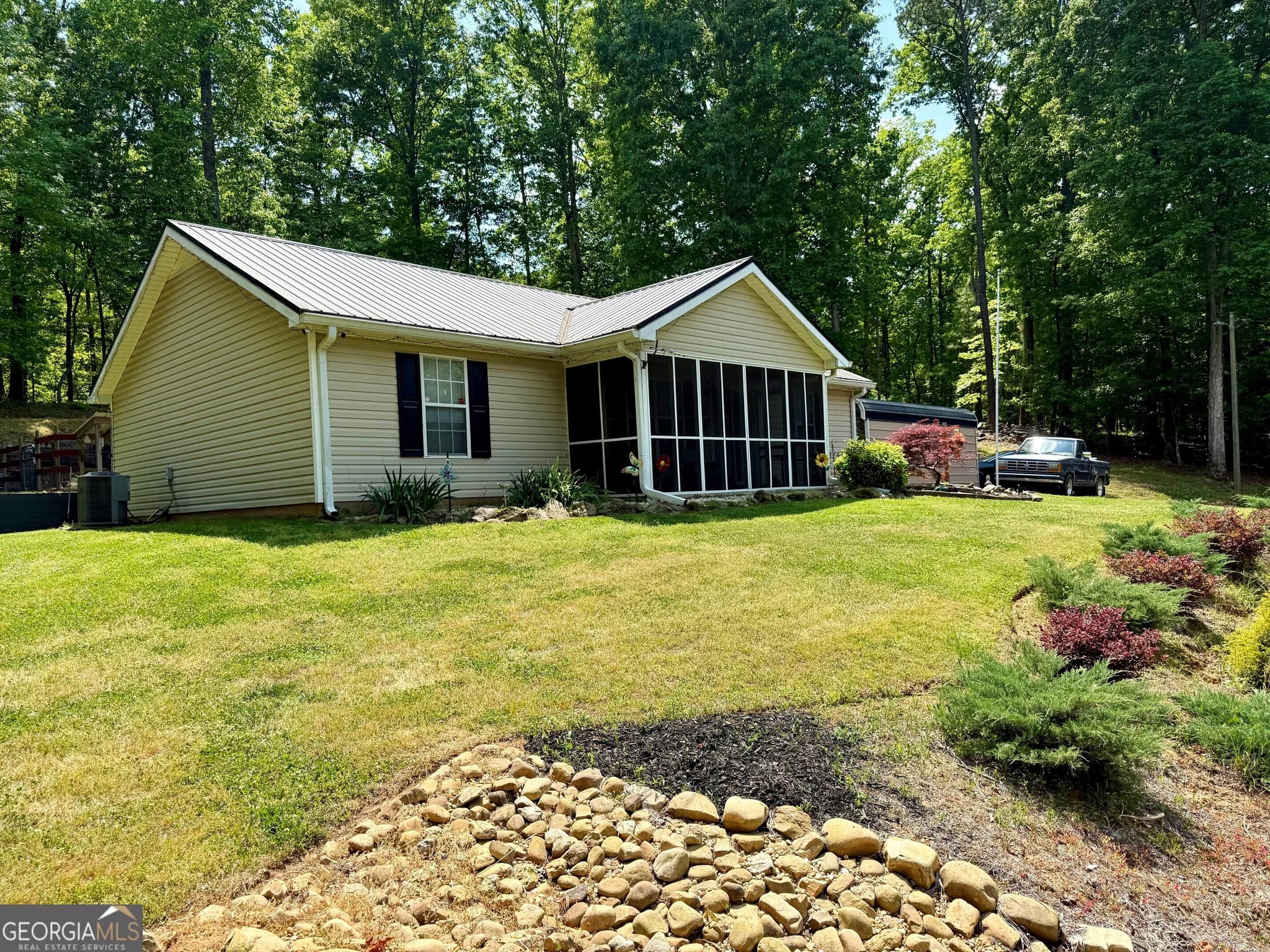 3 bedroom, 2 bathroom, 1,260 sq ft single family residence sold at 35 Edgewater Drive, Griffin, GA 30223
