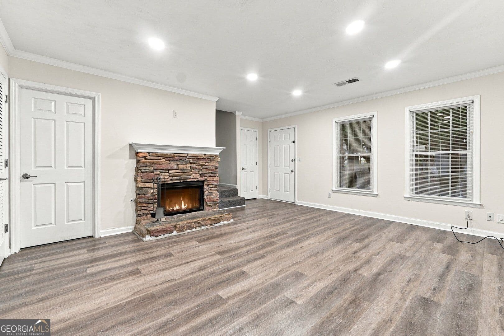 2 bedroom, 2.5 bathroom, 1,240 sq ft townhouse for sale at 220 Chads Ford Way, Roswell, GA 30076 — photo 6