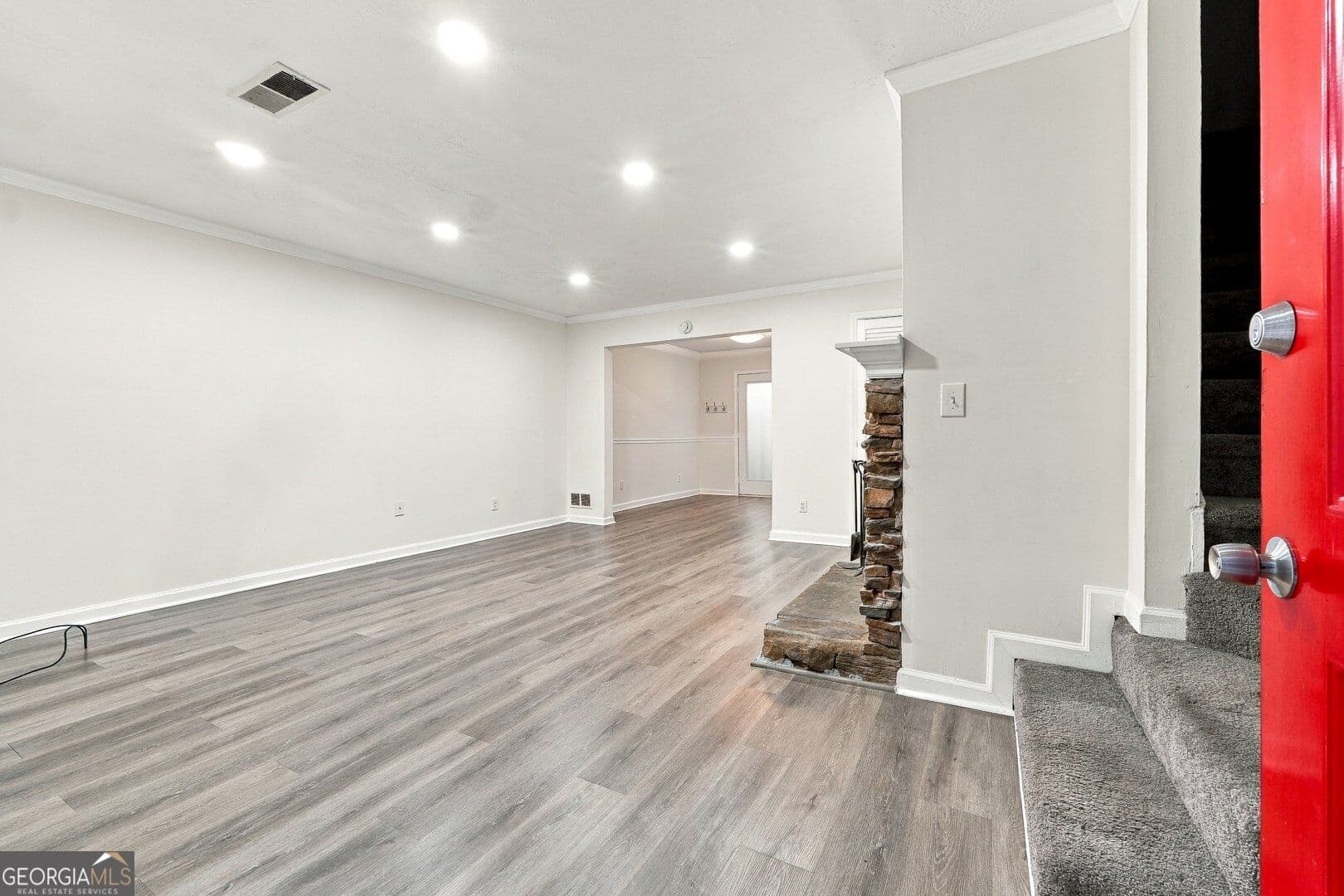 2 bedroom, 2.5 bathroom, 1,240 sq ft townhouse for sale at 220 Chads Ford Way, Roswell, GA 30076 — photo 3