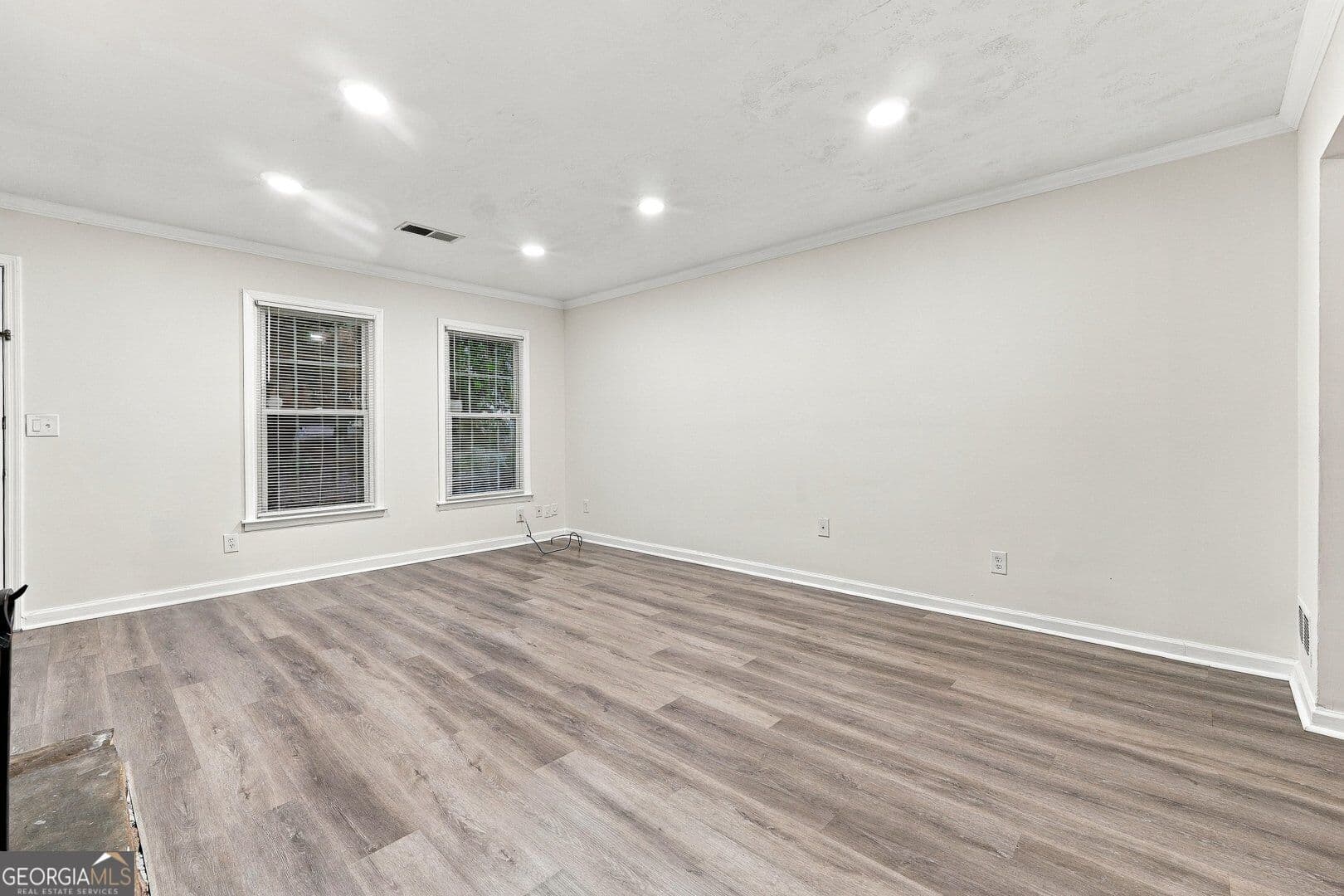 2 bedroom, 2.5 bathroom, 1,240 sq ft townhouse for sale at 220 Chads Ford Way, Roswell, GA 30076 — photo 5