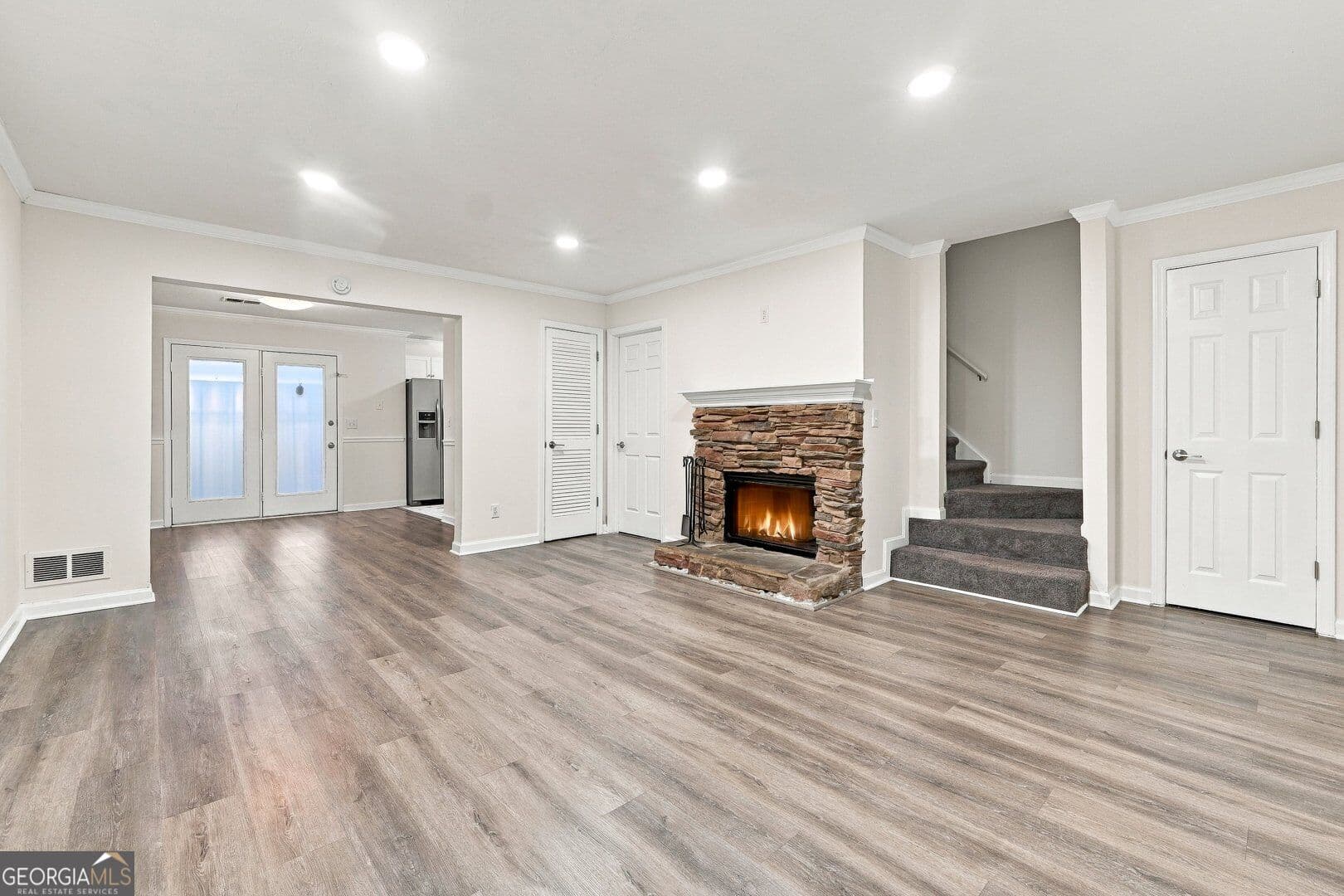 2 bedroom, 2.5 bathroom, 1,240 sq ft townhouse for sale at 220 Chads Ford Way, Roswell, GA 30076 — photo 4