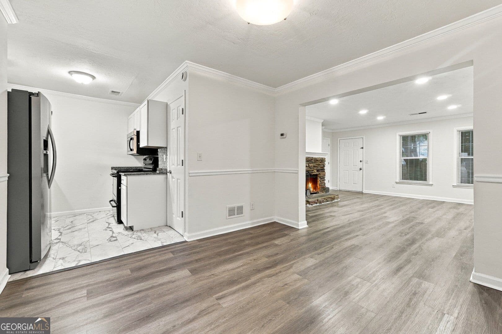 2 bedroom, 2.5 bathroom, 1,240 sq ft townhouse for sale at 220 Chads Ford Way, Roswell, GA 30076 — photo 8