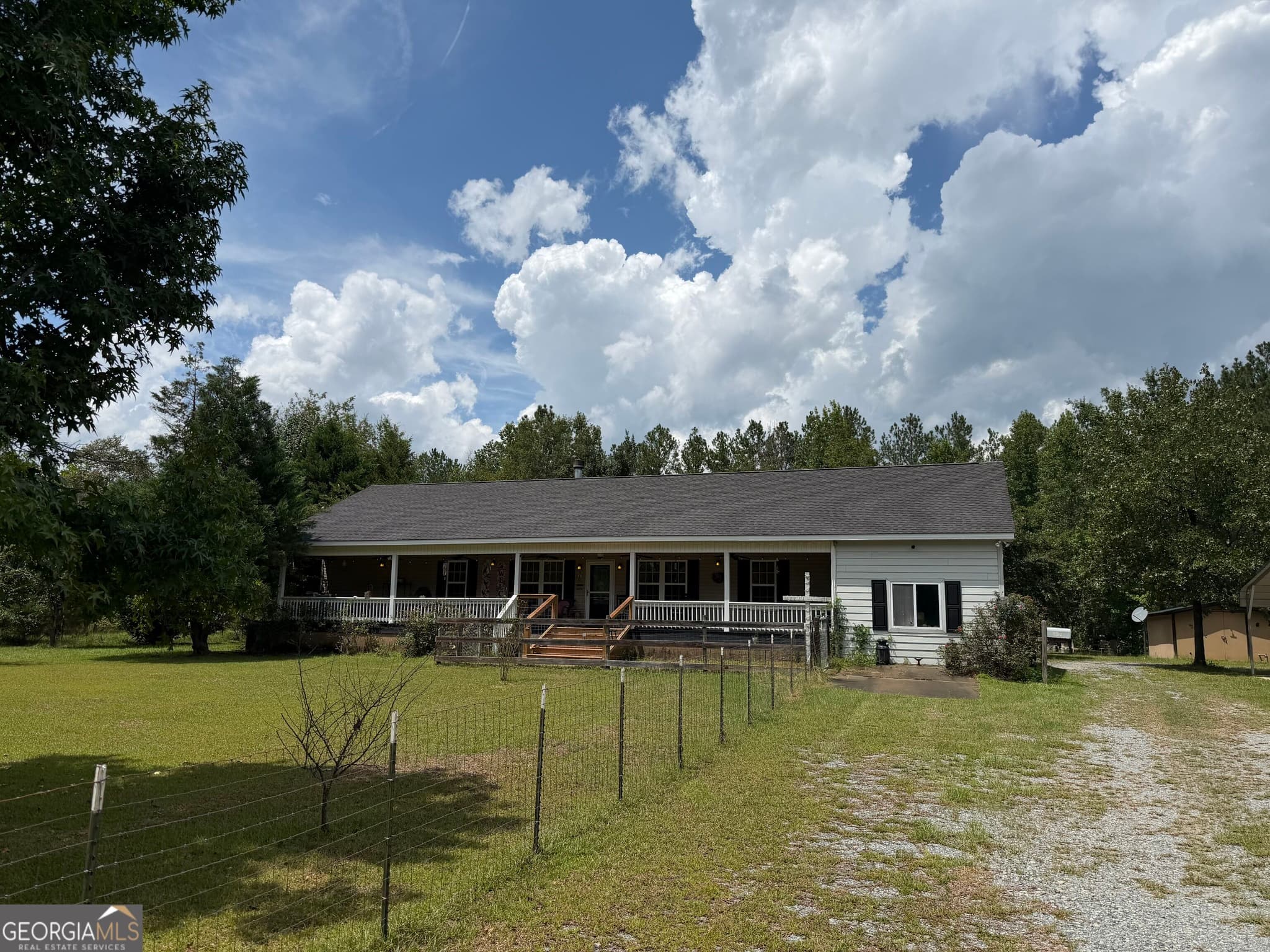 3 bedroom, 2 bathroom, 1,881 sq ft single family residence for sale at 887 Orianna Road, East Dublin, GA 31027 — photo 2