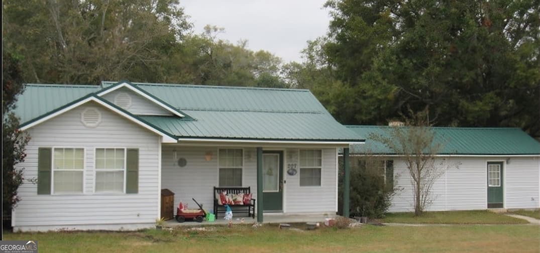 3 bedroom, 2 bathroom, 1,512 sq ft single family residence sold at 207 Georgia Avenue, Sylvania, GA 30467