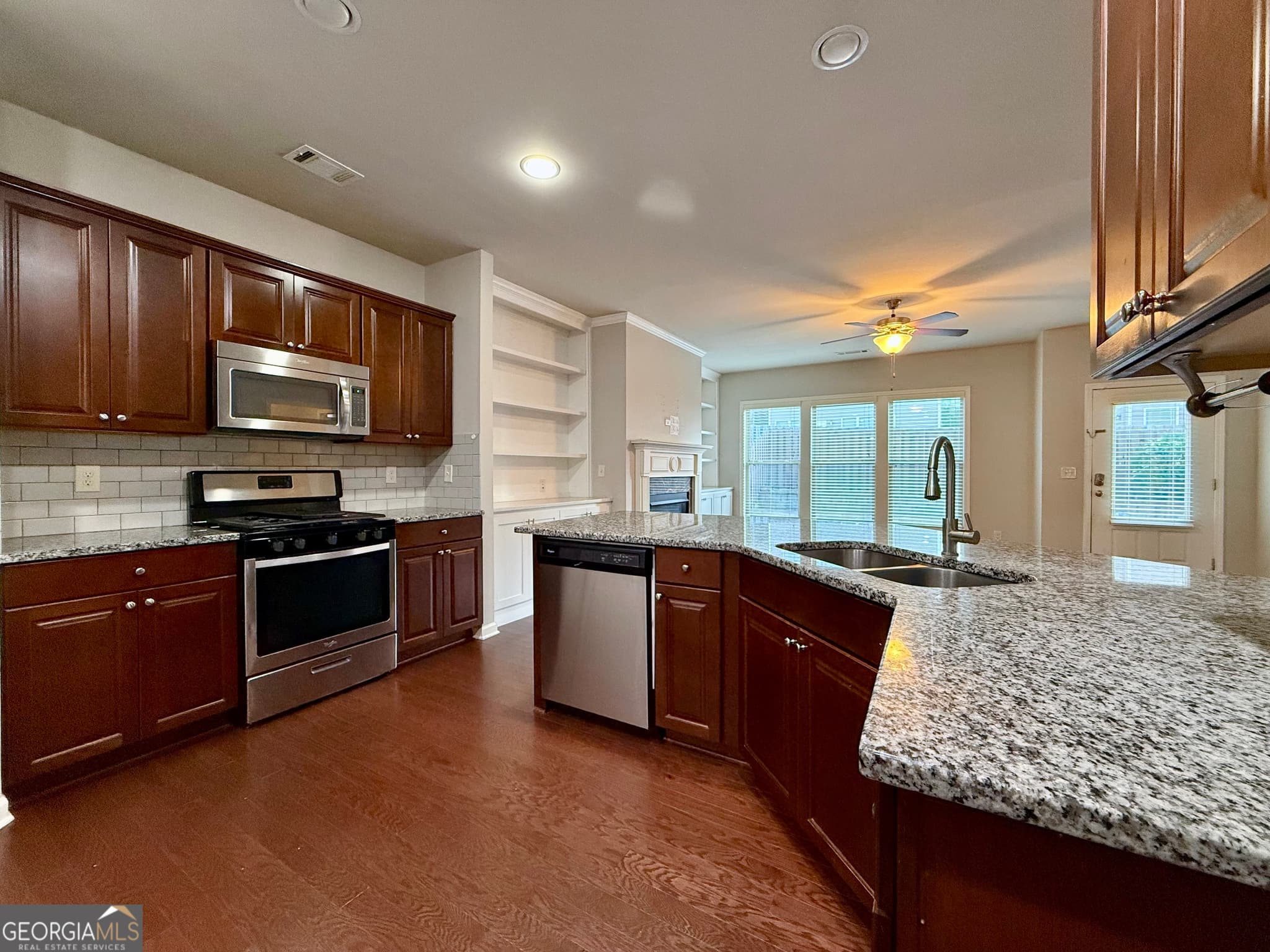 3 bedroom, 2.5 bathroom, 2,375 sq ft single family residence for sale at 5115 Breezewood Circle, Alpharetta, GA 30004 — photo 7