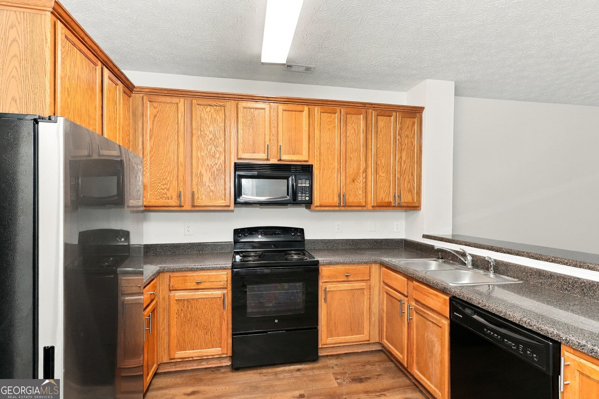 2 bedroom, 2.5 bathroom, 1,485 sq ft condominium for sale at 4370 Stone Gate Way # 97, East Point, GA 30344 — photo 6