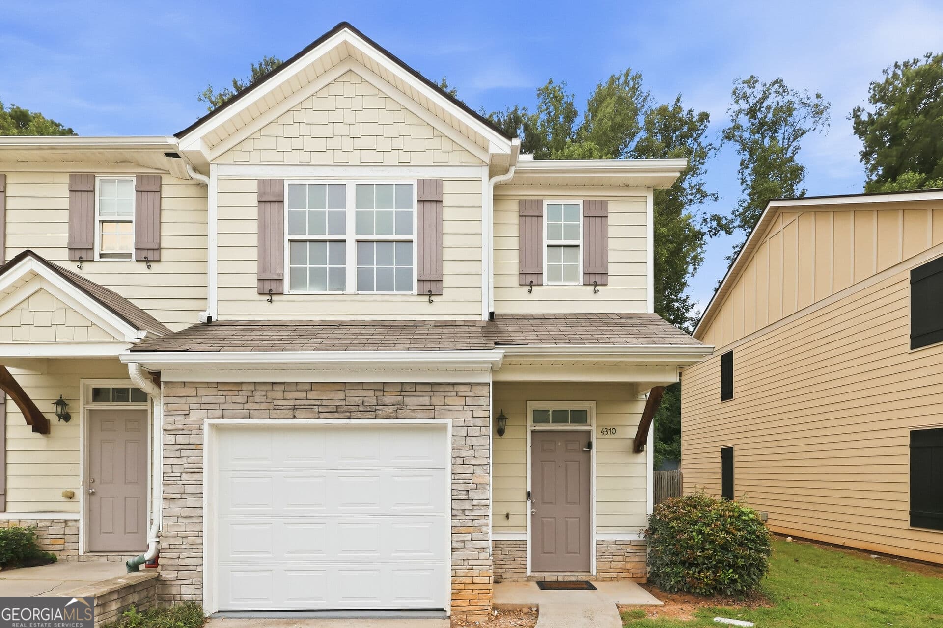 2 bedroom, 2.5 bathroom, 1,485 sq ft condominium for sale at 4370 Stone Gate Way # 97, East Point, GA 30344 — photo 1 of 15
