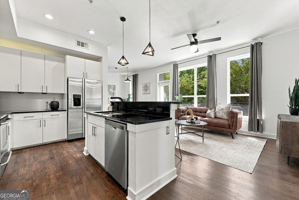 2 bedroom, 2 bathroom, 1,242 sq ft loft,condominium for sale at 747 Ralph McGill Boulevard 312, Atlanta, GA 30312 — photo 2