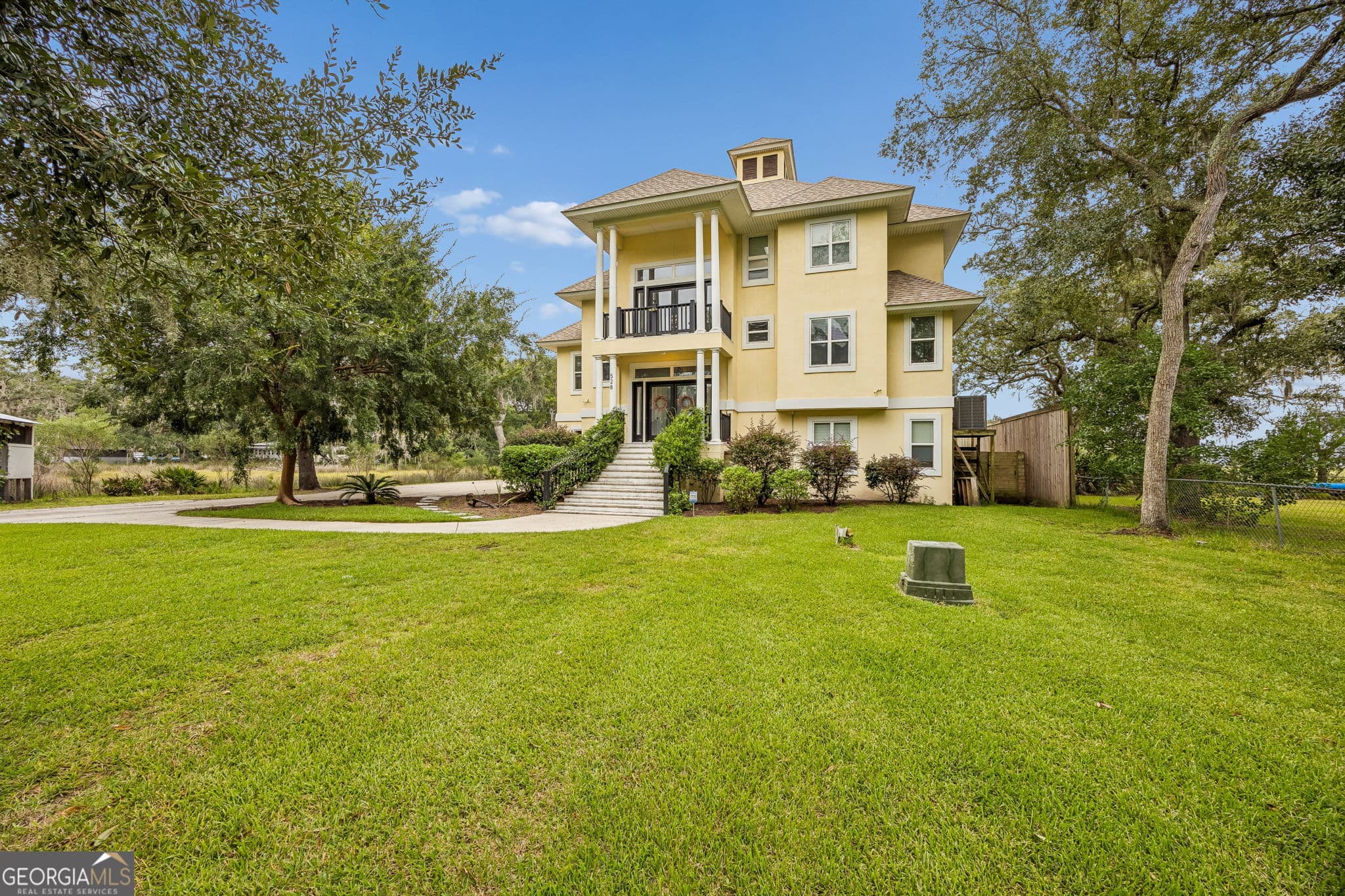 3 bedroom, 3 bathroom, 2,728 sq ft single family residence for sale at 528 Pelican Circle, Woodbine, GA 31569