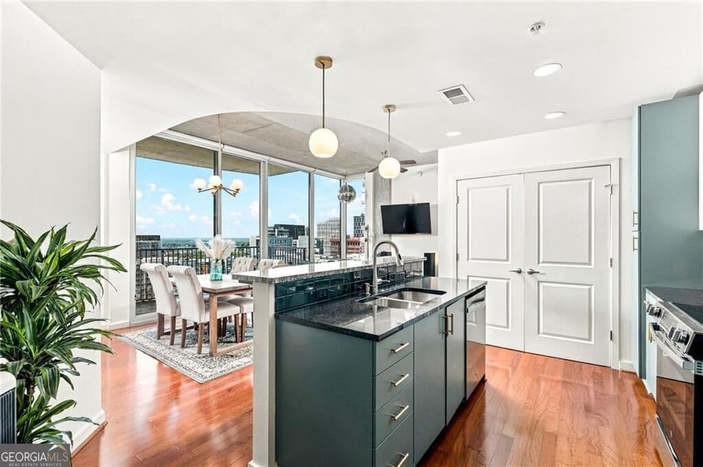 2 bedroom, 2 bathroom, 1,193 sq ft condominium for sale at 860 Peachtree Street 2317, Atlanta, GA 30308 — photo 6