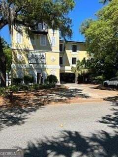 1 bedroom, 1 bathroom, 380 sq ft condominium for sale at 609 Beachview Drive 100, St. Simons, GA 31522 — photo 1 of 9