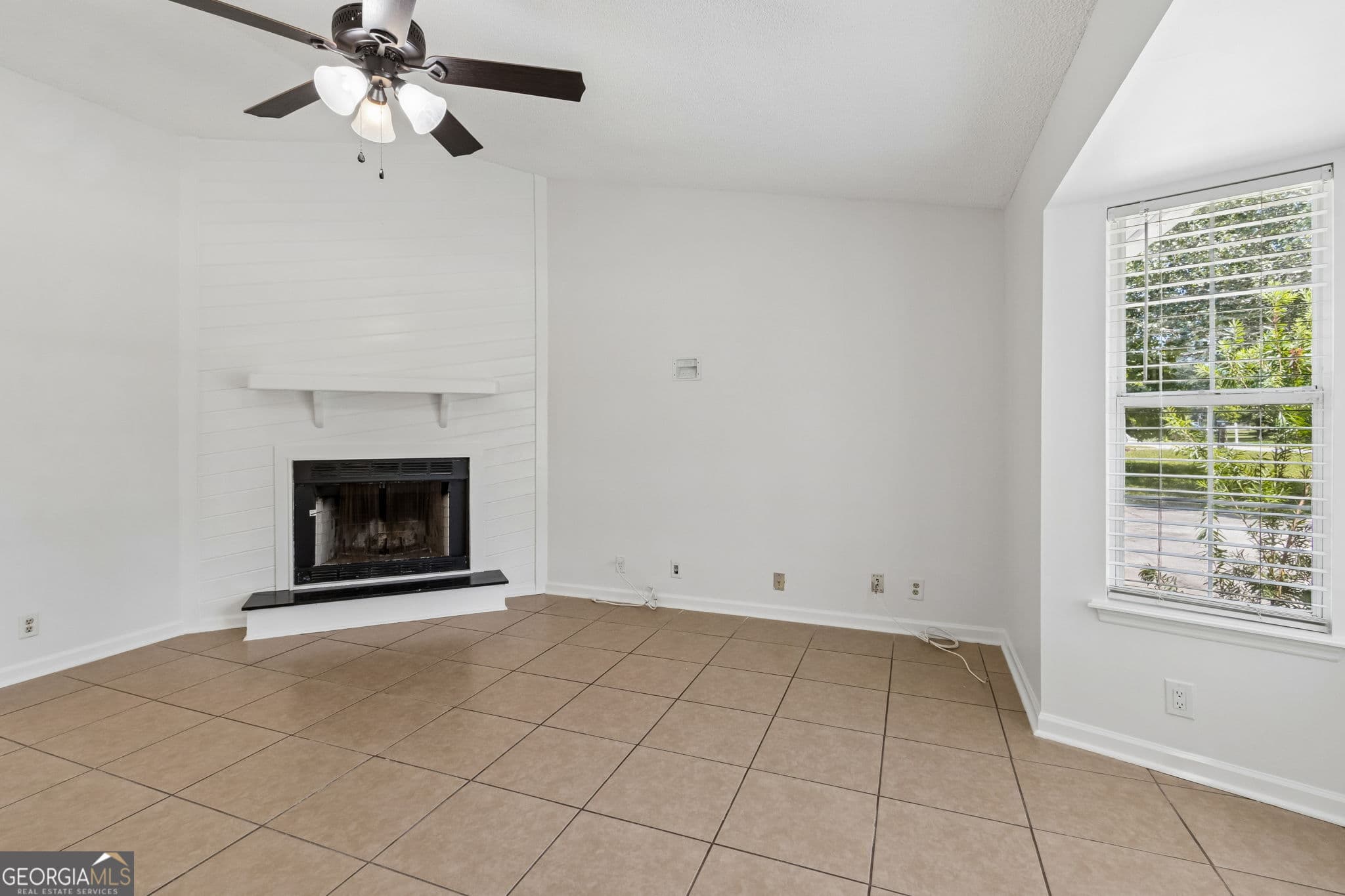 4 bedroom, 2 bathroom, 1,450 sq ft single family residence under contract at 206 Somerset Road, St. Marys, GA 31558 — photo 6