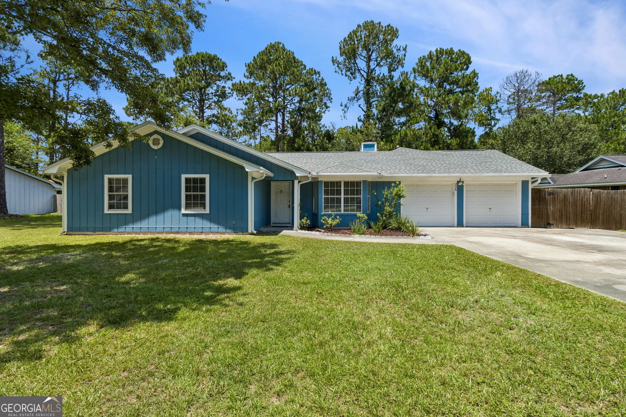 4 bedroom, 2 bathroom, 1,450 sq ft single family residence under contract at 206 Somerset Road, St. Marys, GA 31558