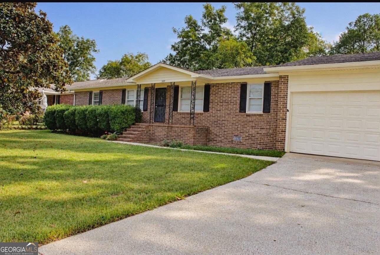 3 bedroom, 2 bathroom, 1,820 sq ft single family residence for sale at 3498 Sandy Circle, Macon, GA 31216