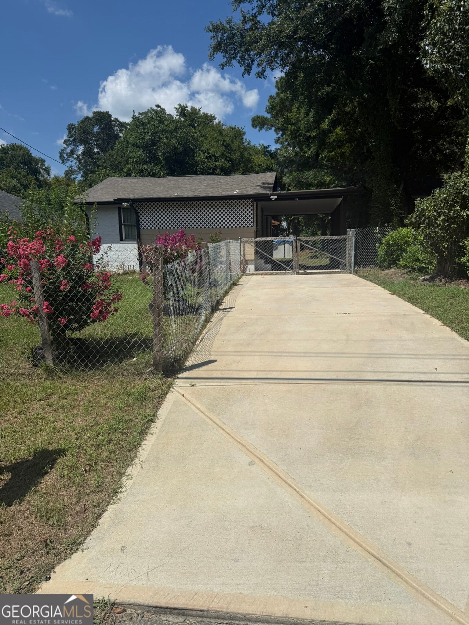 2 bedroom, 1 bathroom, 1,054 sq ft single family residence for sale at 737 Grenada Terrace, Macon, GA 31206 — photo 2