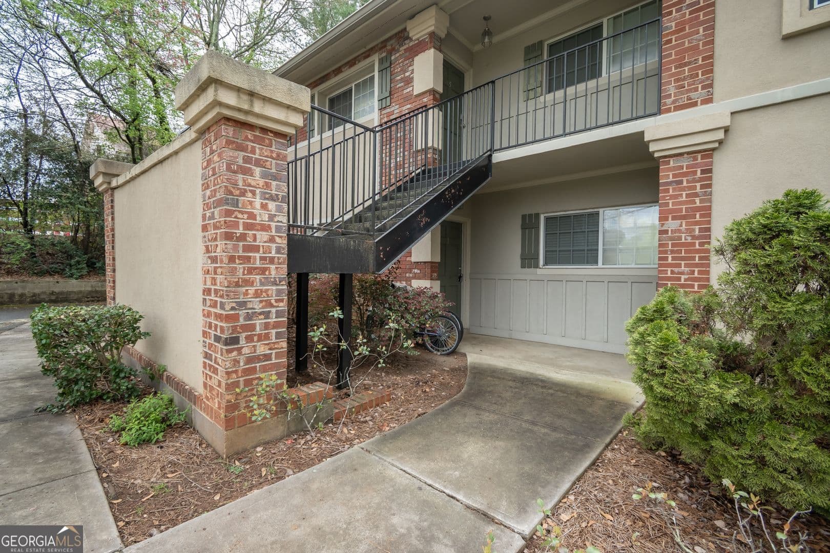 2 bedroom, 1 bathroom condominium for rent at 2018 S Milledge Avenue 1, Athens, GA 30605 for $1,200 a month — photo 4