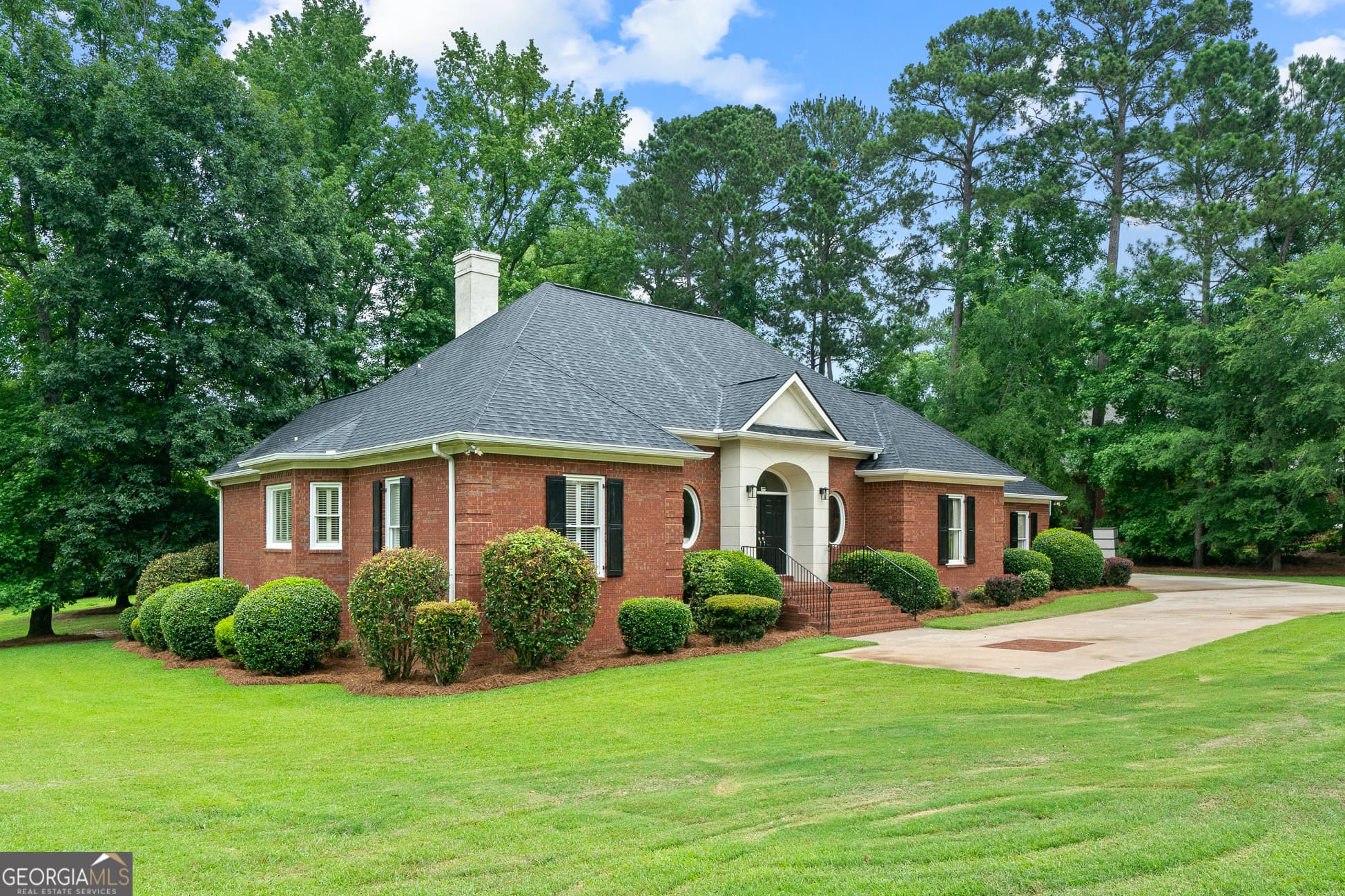 4 bedroom, 3.5 bathroom, 3,642 sq ft single family residence for sale at 100 S Haven Court, Macon, GA 31210 — photo 2