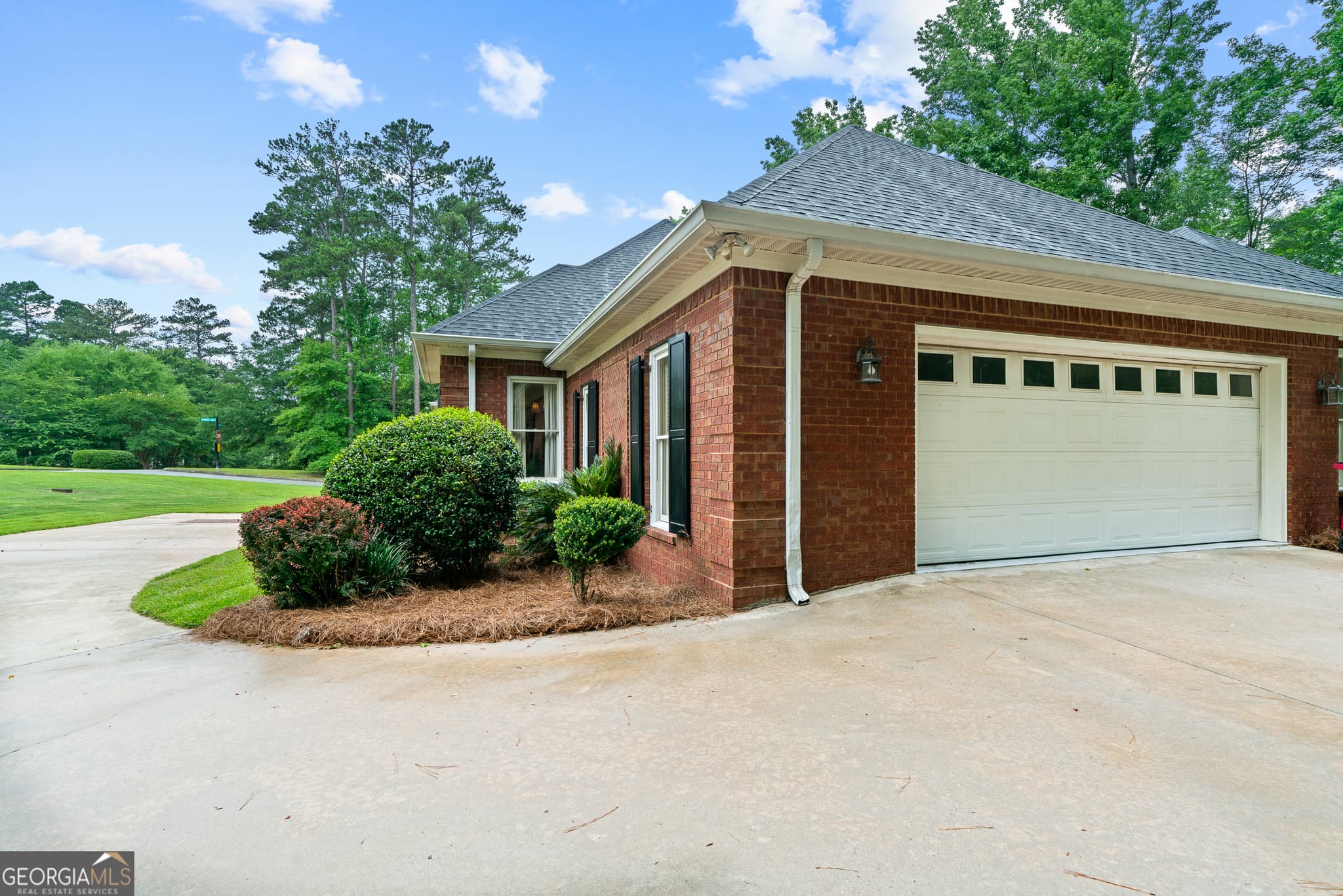 4 bedroom, 3.5 bathroom, 3,642 sq ft single family residence for sale at 100 S Haven Court, Macon, GA 31210 — photo 6