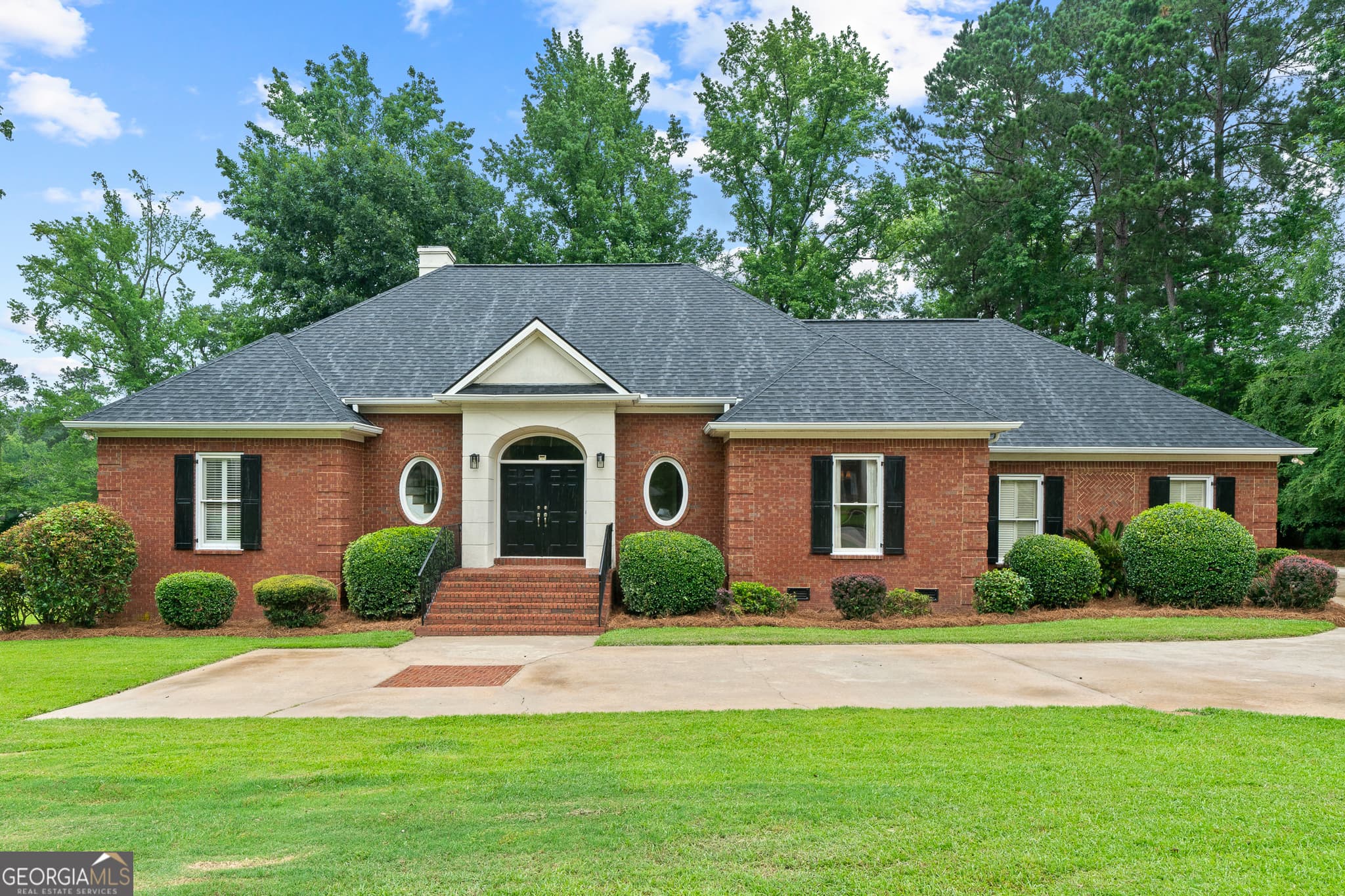 4 bedroom, 3.5 bathroom, 3,642 sq ft single family residence for sale at 100 S Haven Court, Macon, GA 31210 — photo 3