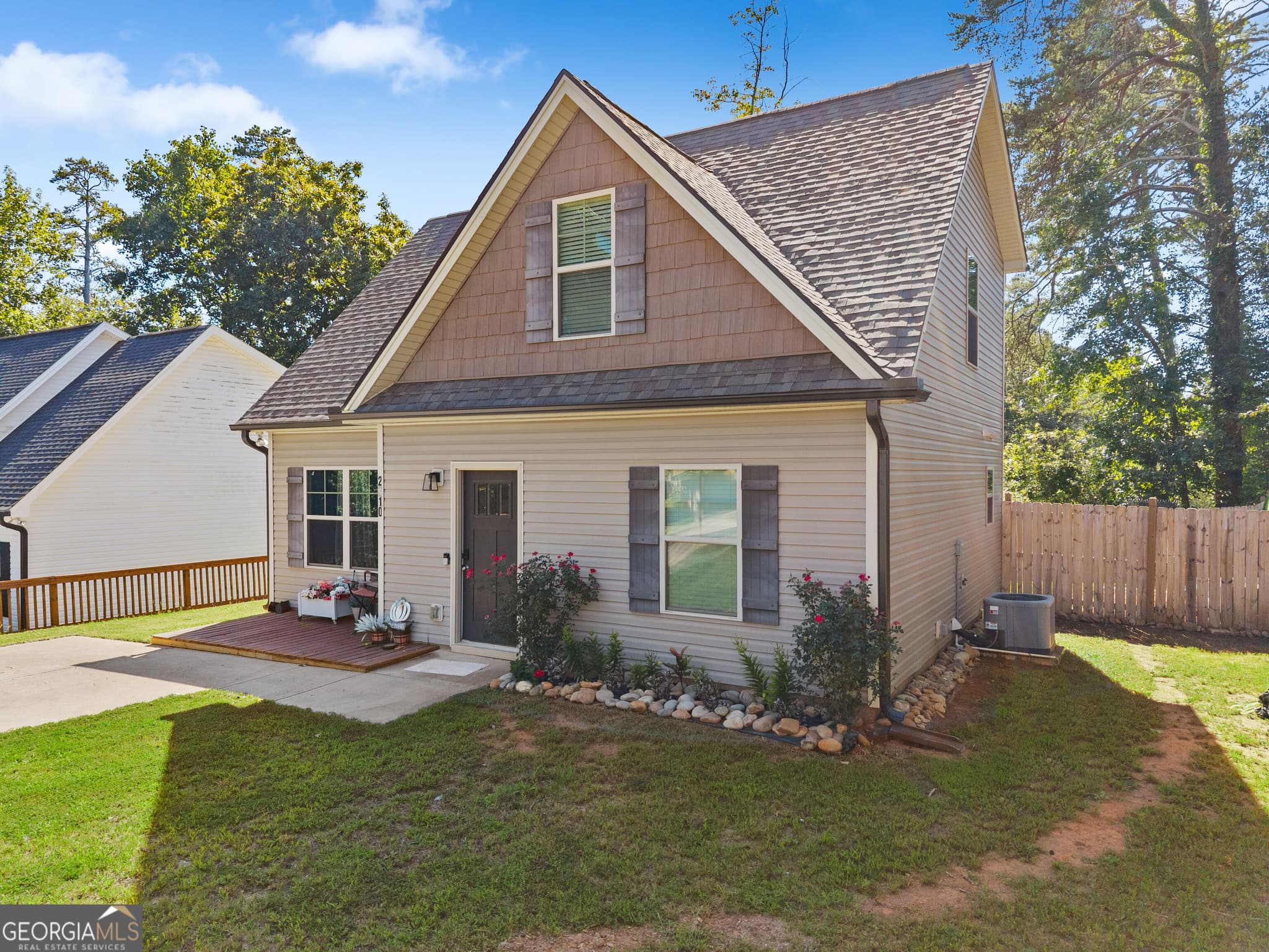 3 bedroom, 2.5 bathroom, 1,364 sq ft single family residence for sale at 2310 Belaire Drive, Cumming, GA 30041 — photo 5