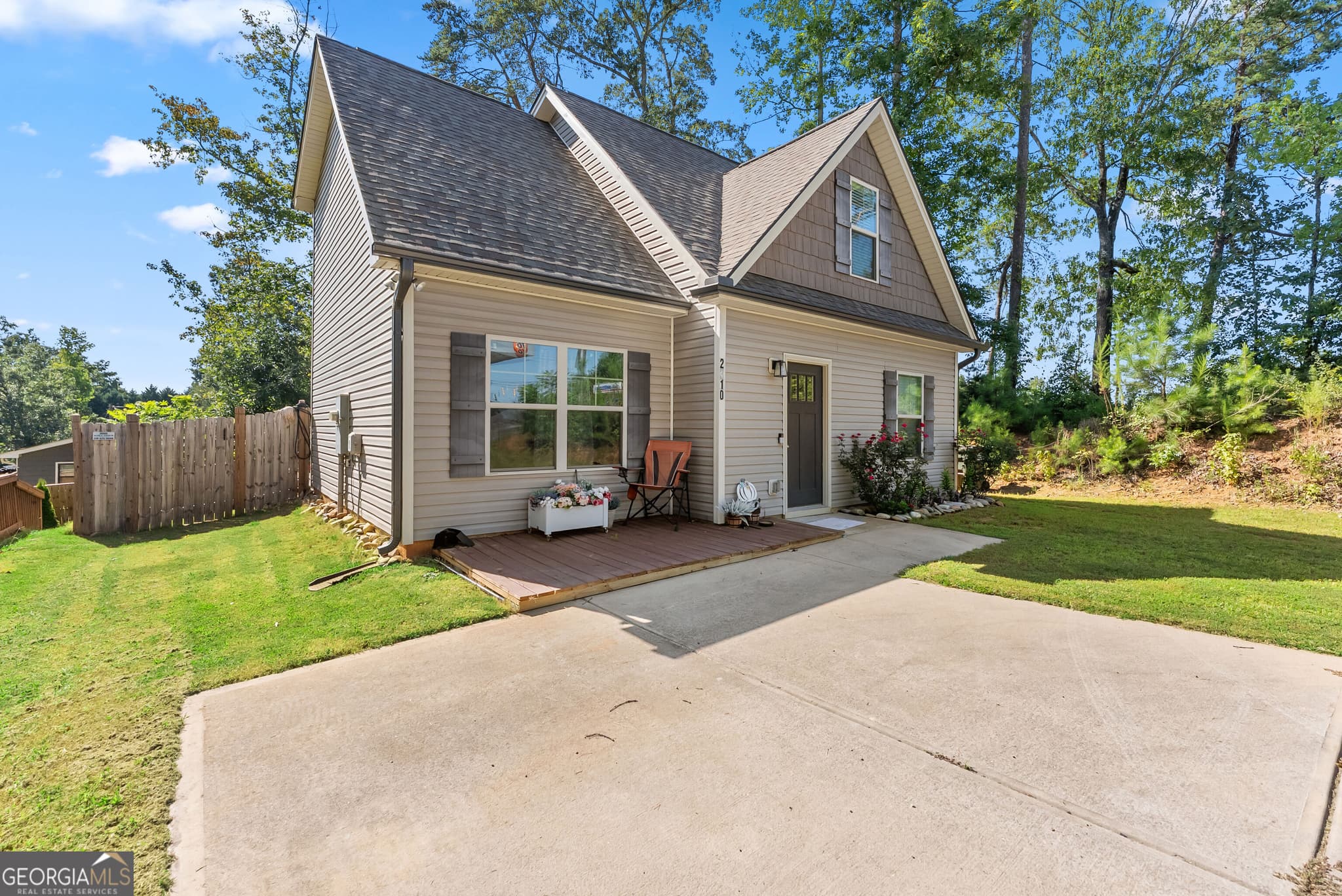 3 bedroom, 2.5 bathroom, 1,364 sq ft single family residence for sale at 2310 Belaire Drive, Cumming, GA 30041 — photo 4