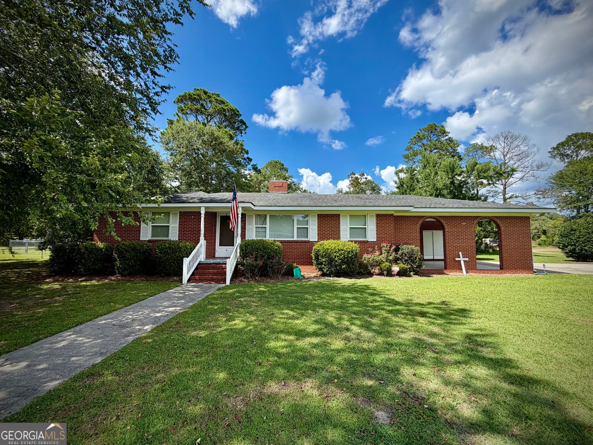 3 bedroom, 2 bathroom, 1,266 sq ft single family residence for sale at 1619 Woodrow Avenue, Dublin, GA 31021 — photo 2