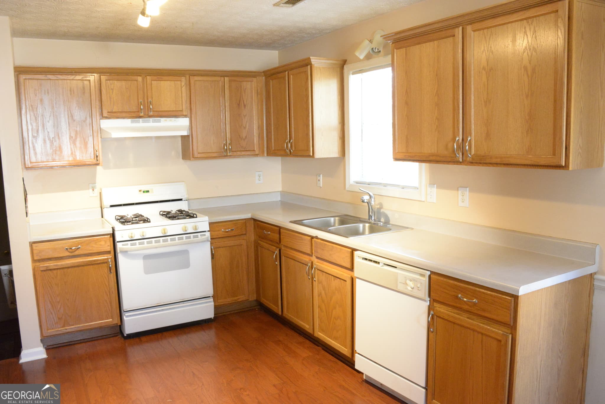 3 bedroom, 2 bathroom, 1,796 sq ft single family residence for sale at 3013 Pommel Court, Conyers, GA 30013 — photo 6