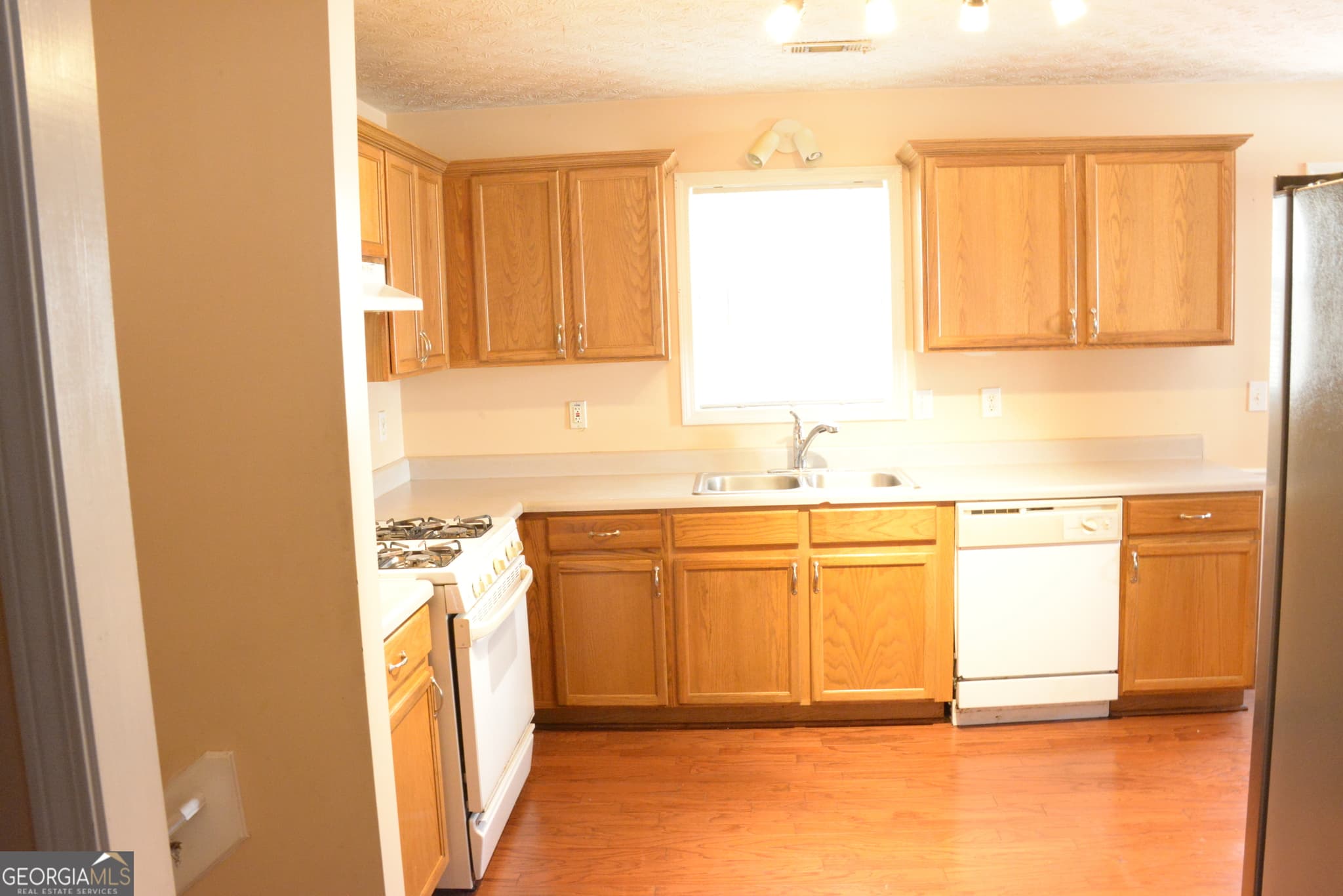 3 bedroom, 2 bathroom, 1,796 sq ft single family residence for sale at 3013 Pommel Court, Conyers, GA 30013 — photo 5
