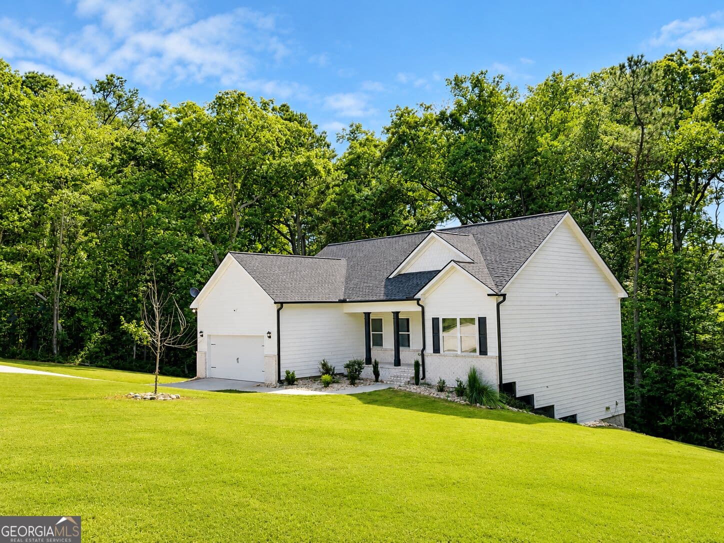 4 bedroom, 3 bathroom, 3,300 sq ft single family residence for sale at 307 Tara Court, Mansfield, GA 30055 — photo 2