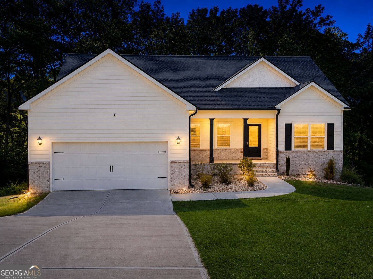 4 bedroom, 3 bathroom, 3,300 sq ft single family residence for sale at 307 Tara Court, Mansfield, GA 30055 — photo 3