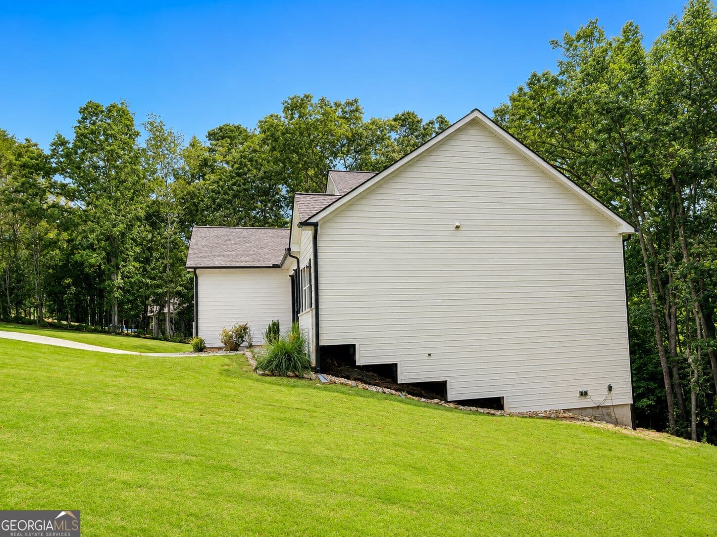 4 bedroom, 3 bathroom, 3,300 sq ft single family residence for sale at 307 Tara Court, Mansfield, GA 30055 — photo 5