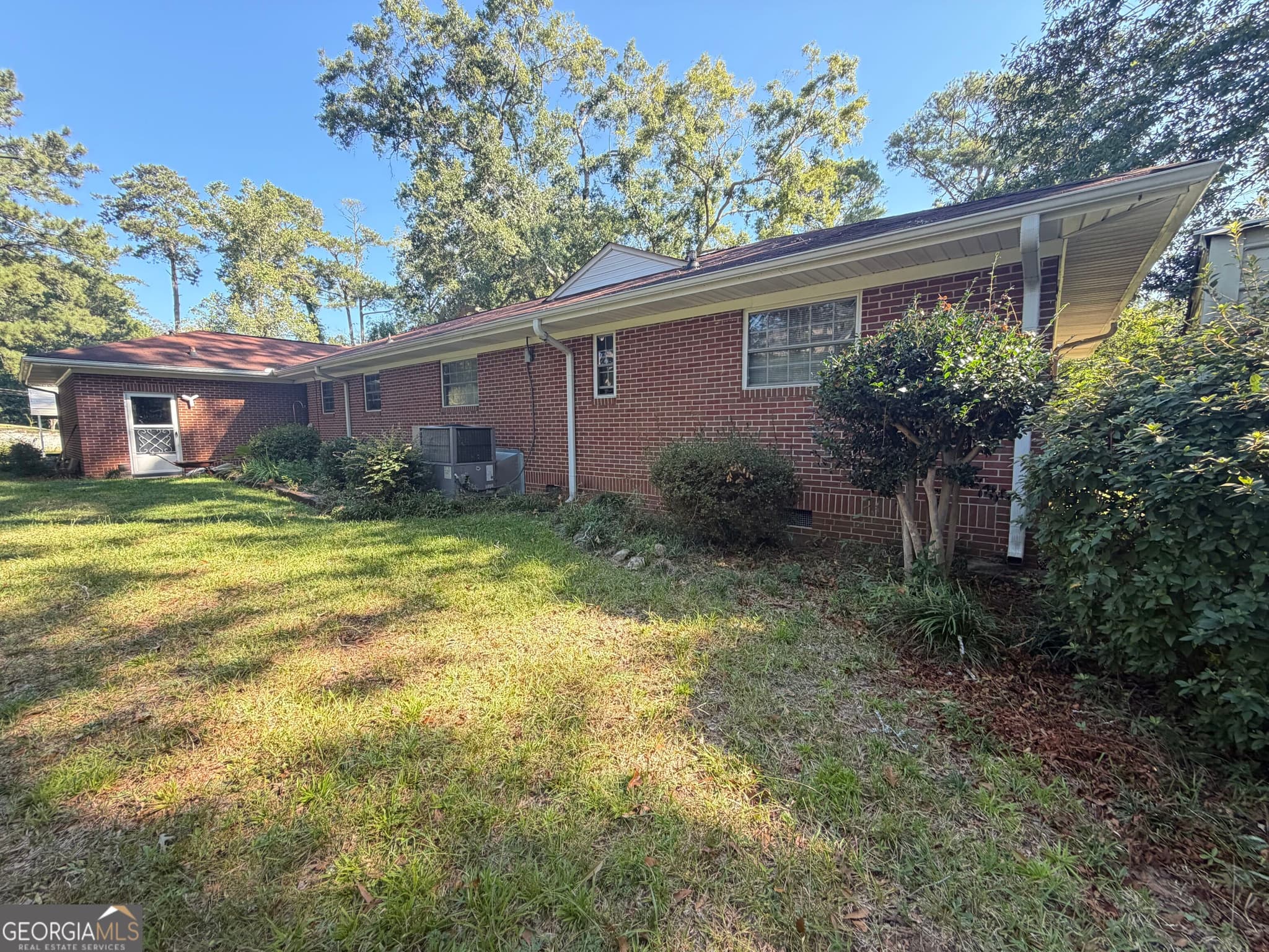 3 bedroom, 2 bathroom, 2,113 sq ft single family residence for sale at 216 Forrest Avenue, Thomaston, GA 30286 — photo 5