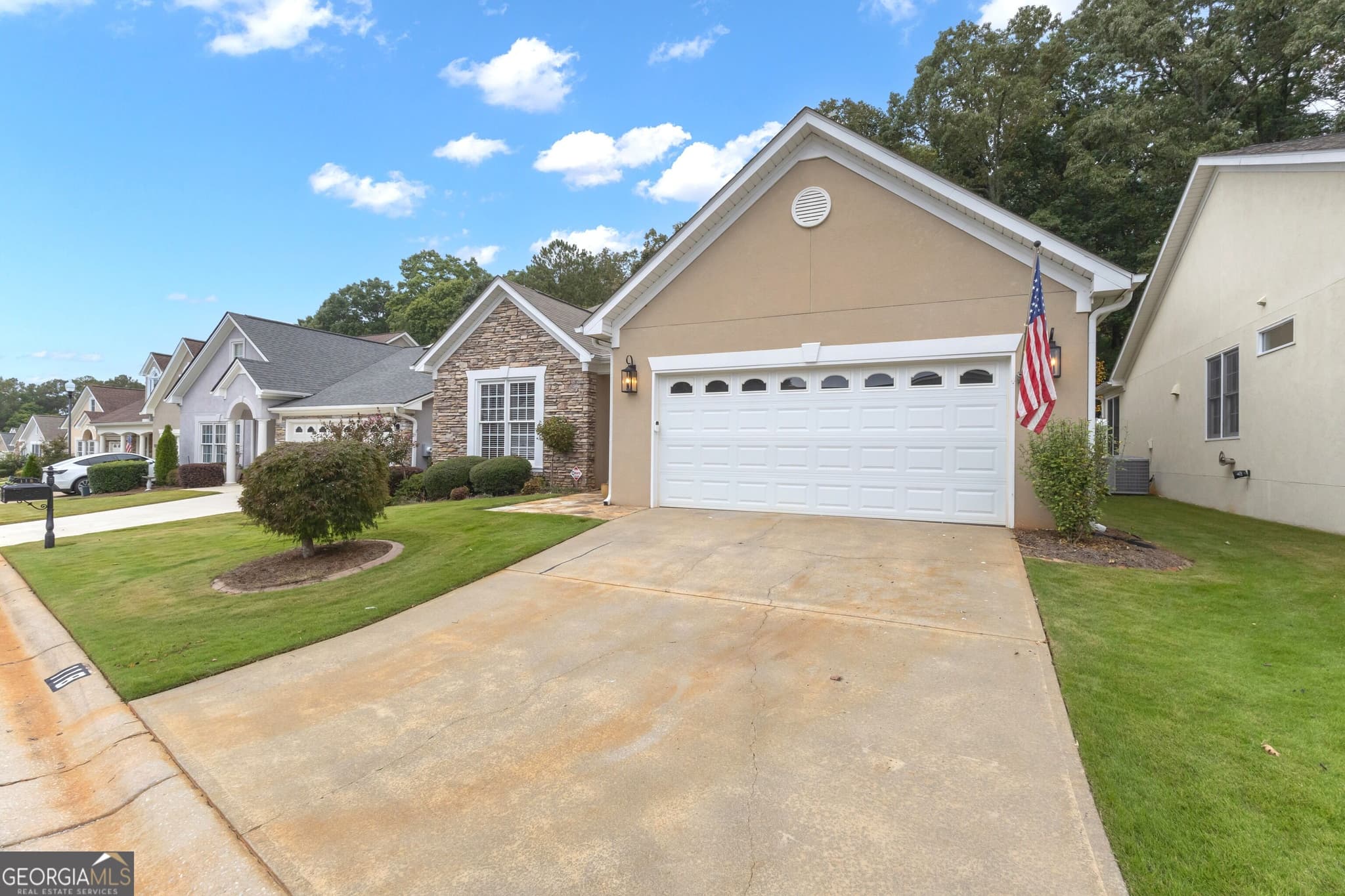2 bedroom, 2 bathroom, 1,935 sq ft single family residence for sale at 118 Maple Grove Terrace, Peachtree City, GA 30269 — photo 2